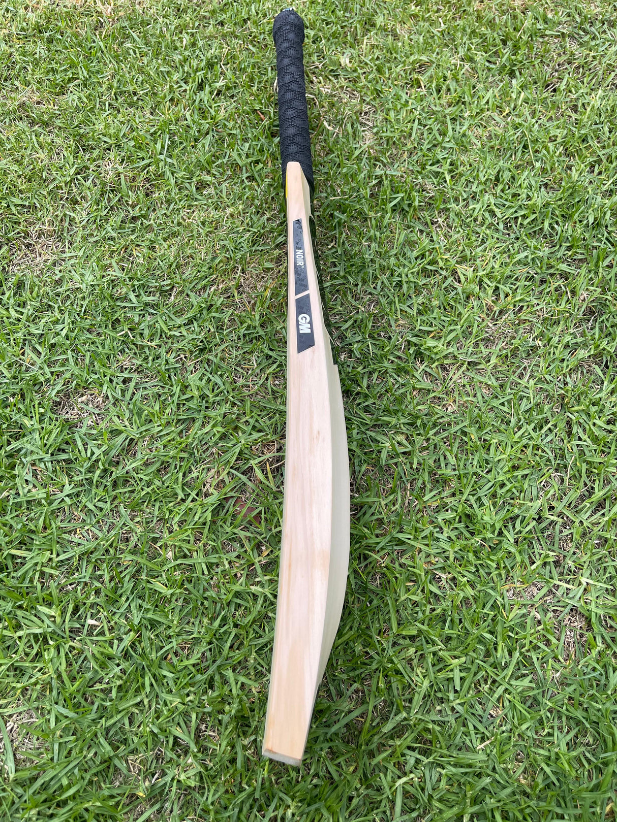 GM NOIR 404 English Willow Cricket Bat -6 Grains / 1175g ( 2.7 lb )