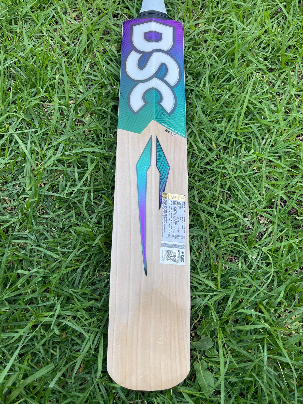 DSC RS 040 Grade 2 English willow Cricket Bat - 7 Grains - 1175g