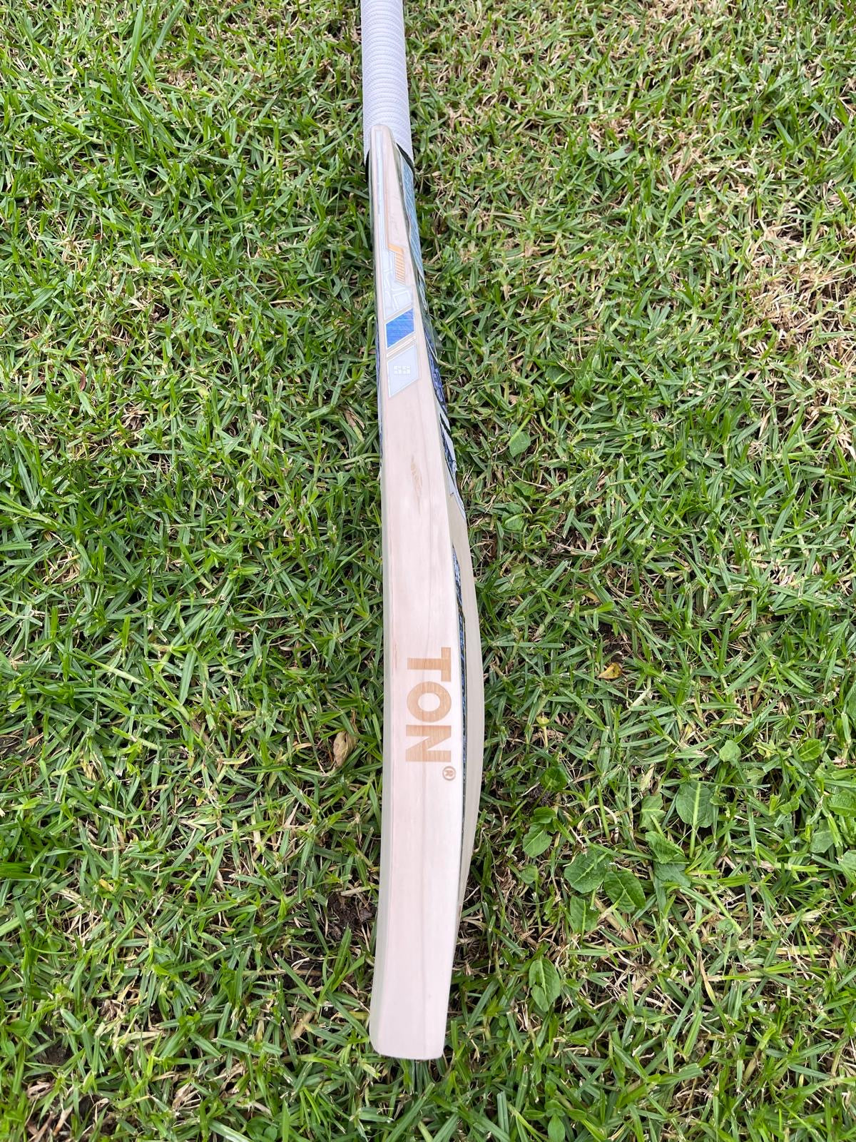 SS Supremo Edition English willow Cricket Bat - 6 Grains 1150g - 2.7lb