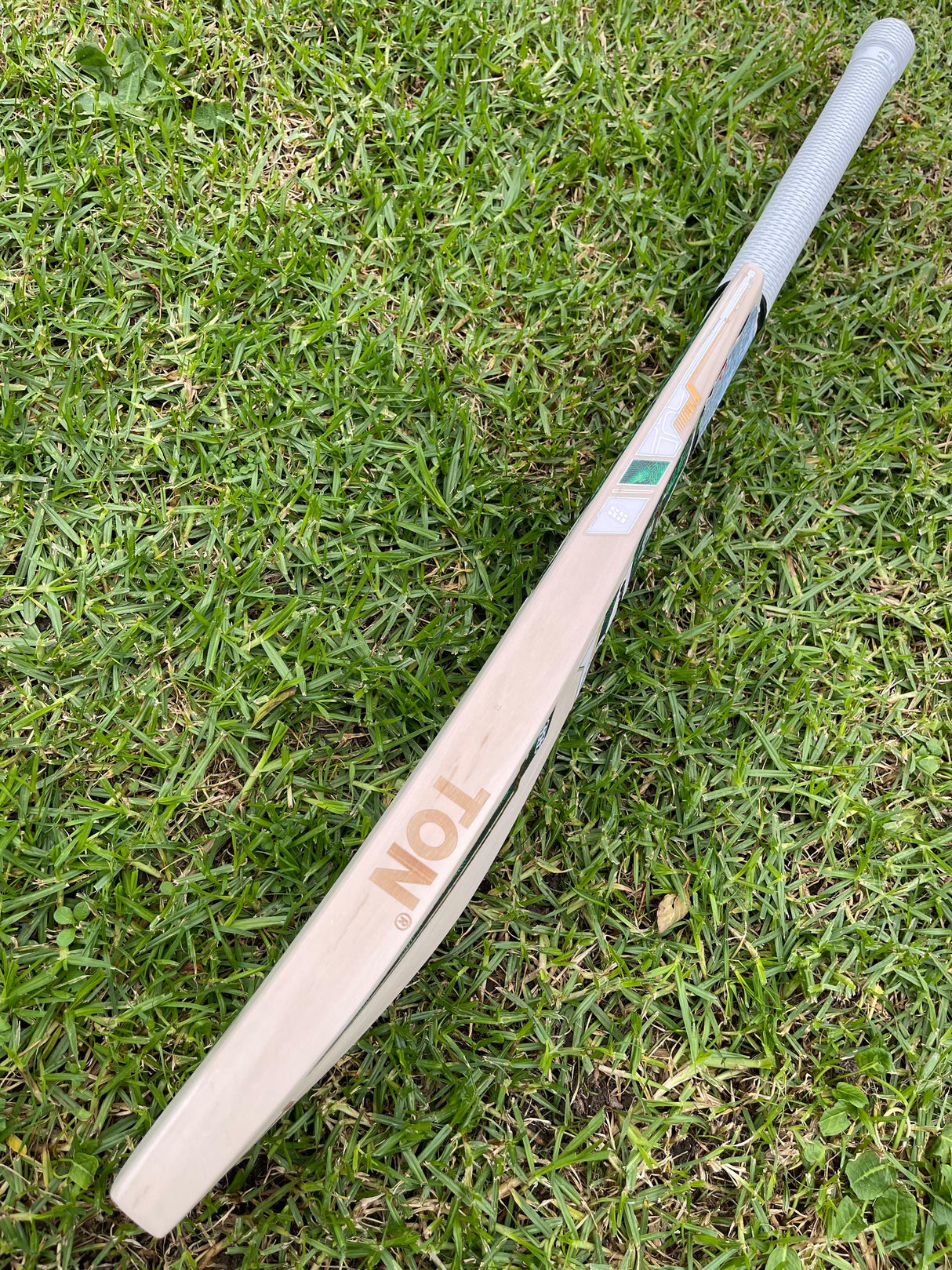 SS Sir Richard Edition English willow Cricket Bat - 9 Grains 1135g - 2.7lb