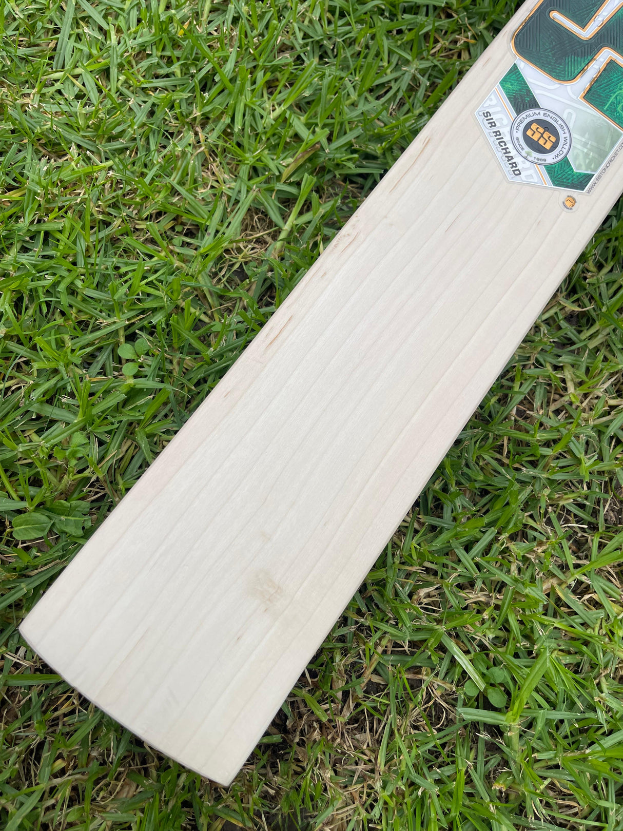 SS Sir Richard Edition English willow Cricket Bat - 9 Grains 1135g - 2.7lb