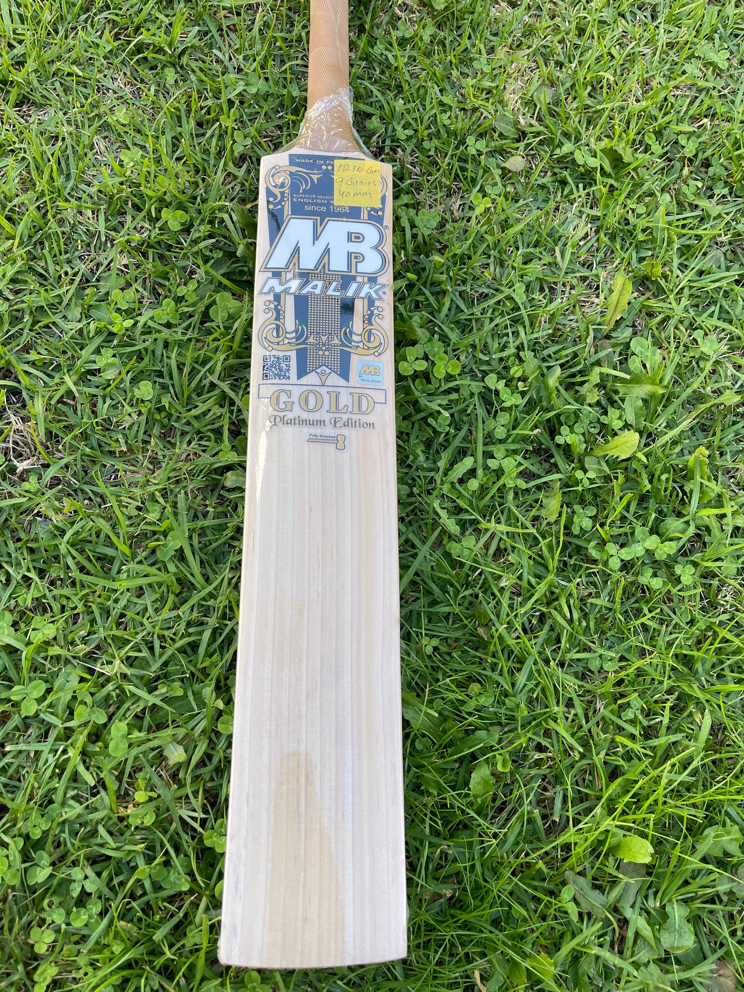 MB MALIK GOLD PLATINUM ENGLISH WILLOW CRICKET BAT-9 GRAINS-1210g