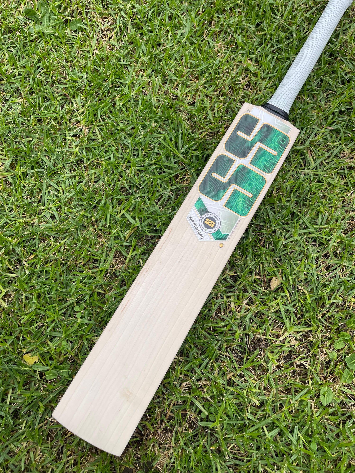 SS Sir Richard Edition English willow Cricket Bat - 9 Grains 1135g - 2.7lb