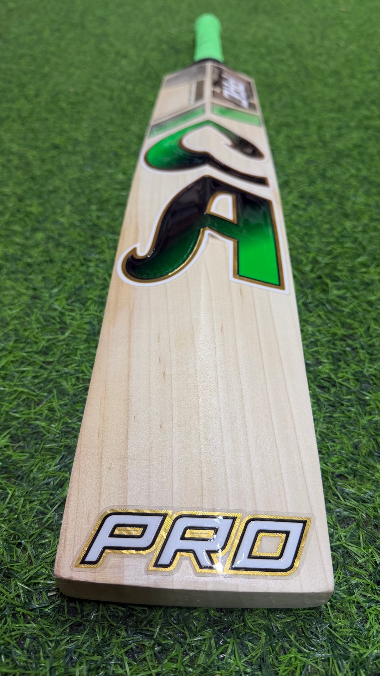 CA PRO 15000 Cricket Bat- English Willow-9 Grains-1160g