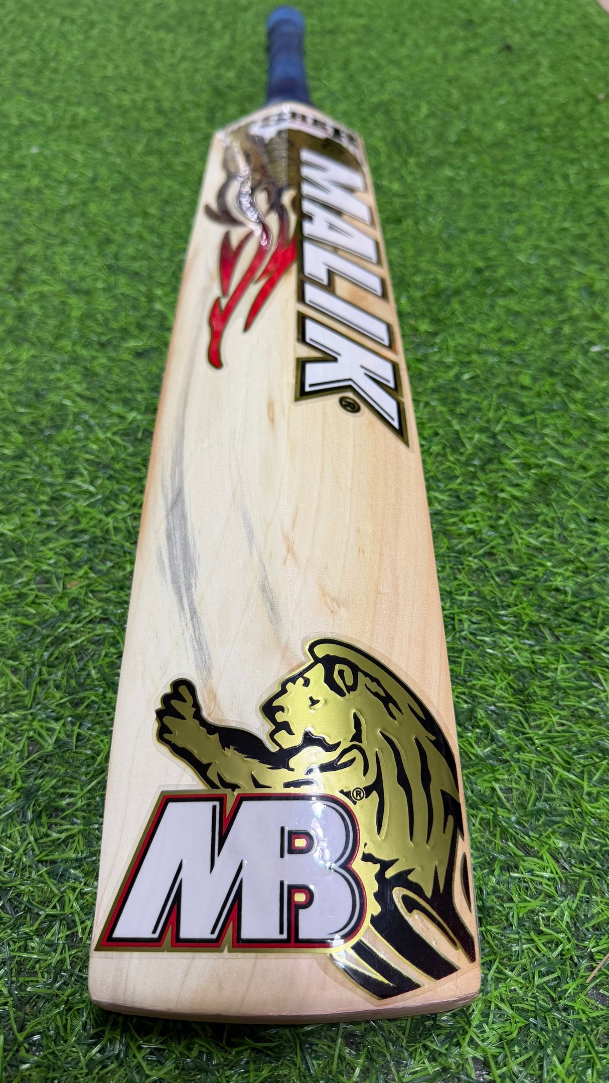 MB MALIK SHER AMIN EDITION ENGLISH WILLOW CRICKET BAT-6Grains-1245g