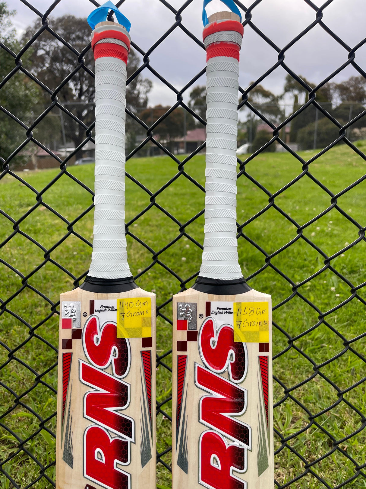 RNS Larsons V-500-Grade 1 English Willow Cricket Bat -1158g / 2.7 lb