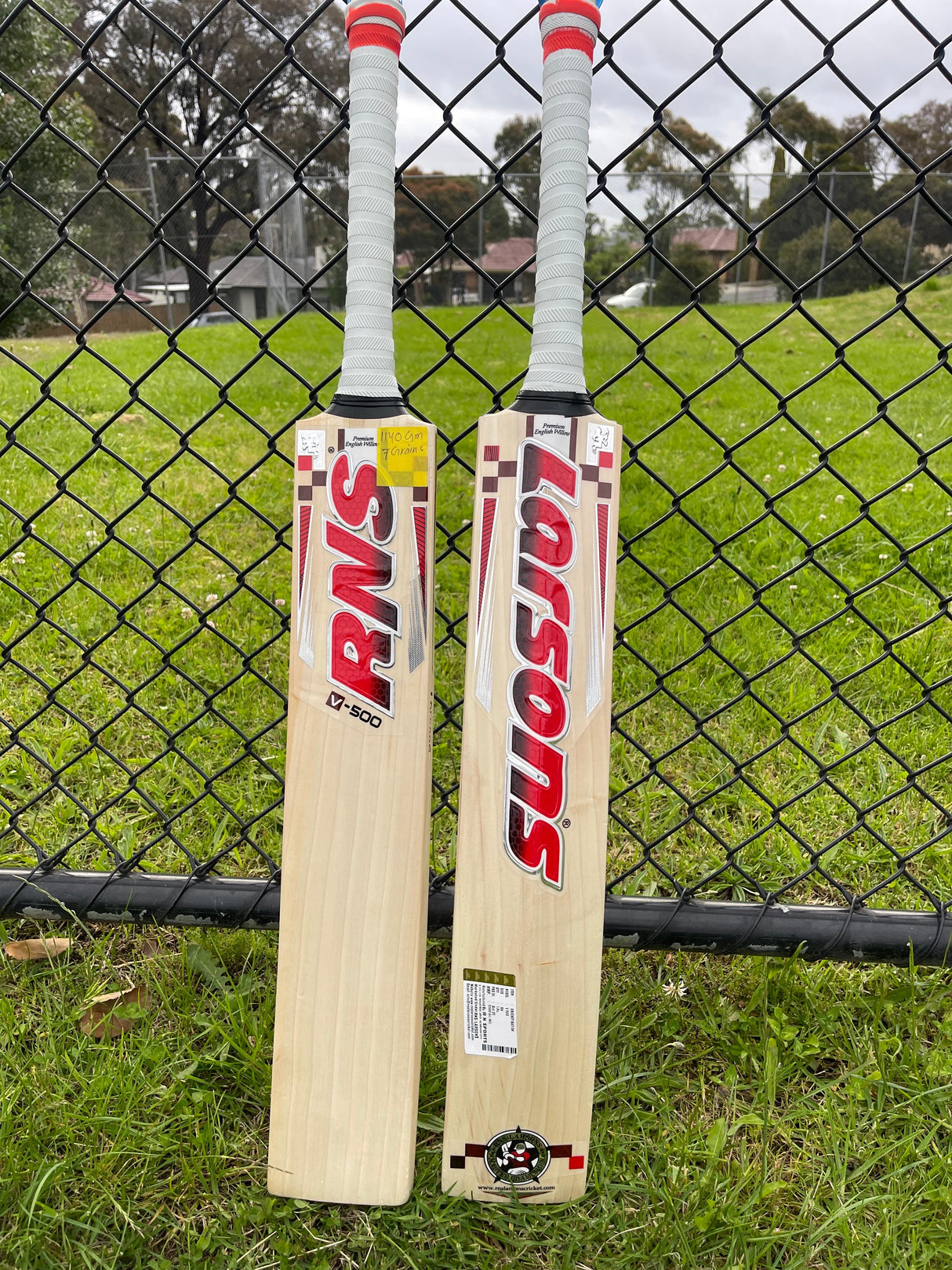 RNS Larsons V-500-Grade 1 English Willow Cricket Bat -1158g / 2.7 lb