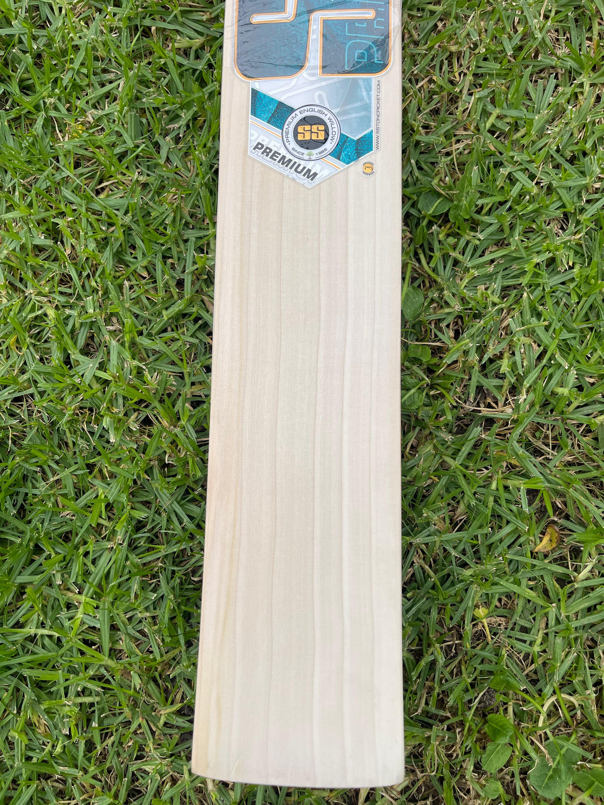 SS Premium Edition English willow Cricket Bat - 6 Grains 1200g - 2.7lb