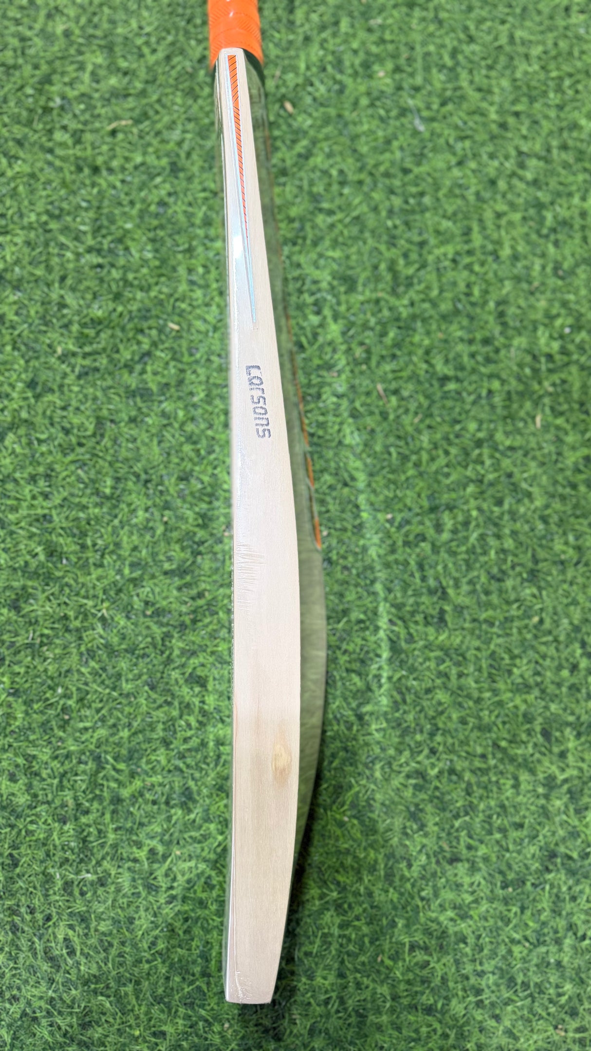 RNS Larsons V-300-Grade 1 English Willow Cricket Bat- 7 Grains  -1155g