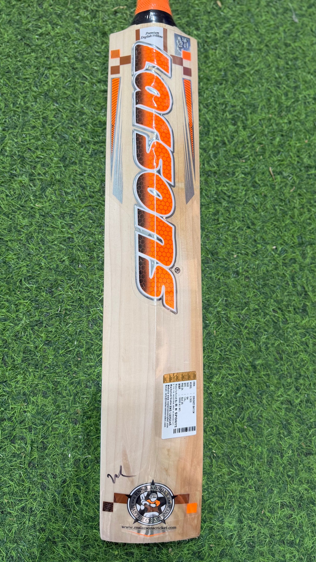 RNS Larsons V-300-Grade 1 English Willow Cricket Bat- 7 Grains  -1155g