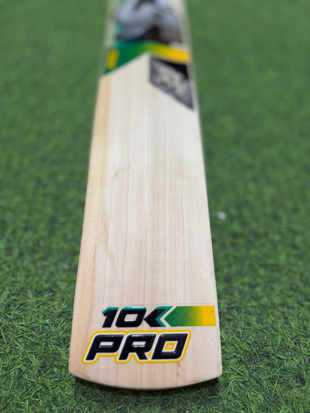 CA Pro 10k English Willow Cricket Bat - 8 Grains-1205g - 2.7 lb