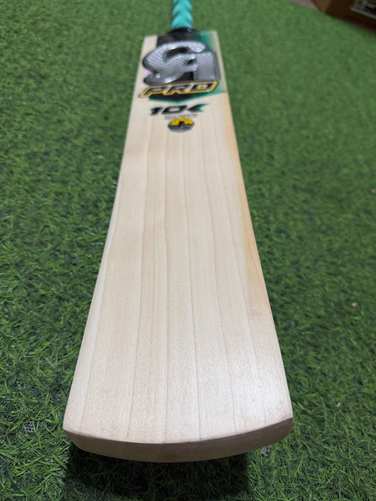 CA Pro 10k English Willow Cricket Bat - 8 Grains-1205g - 2.7 lb