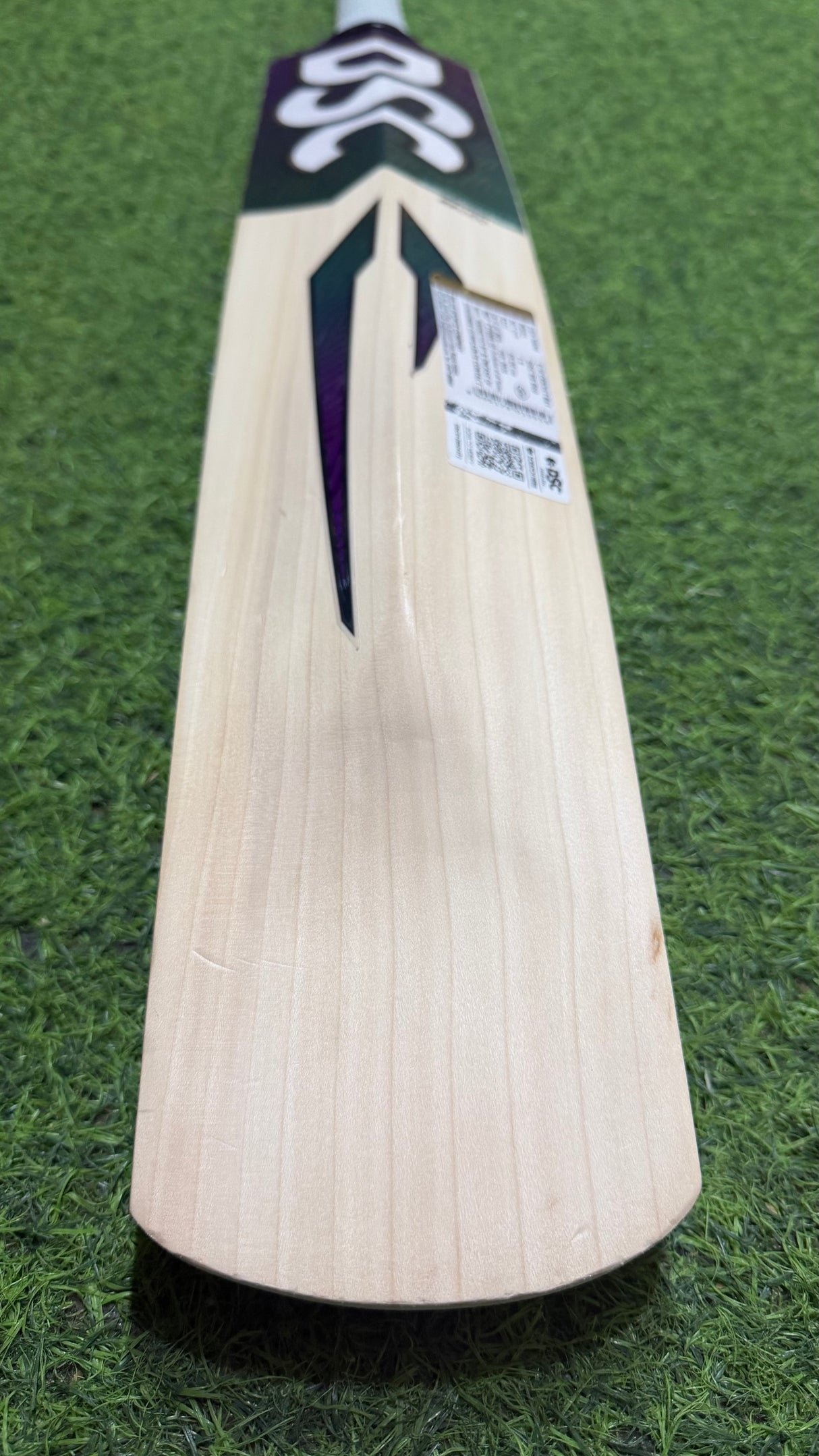 DSC RS 060 -Grade 1 English willow Cricket Bat - 9 Grains - 1195g