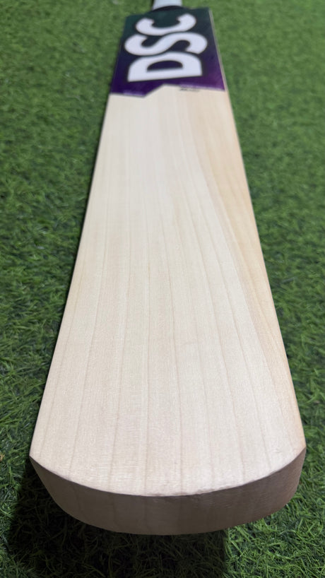 DSC RS 060 -Grade 1 English willow Cricket Bat - 9 Grains - 1195g
