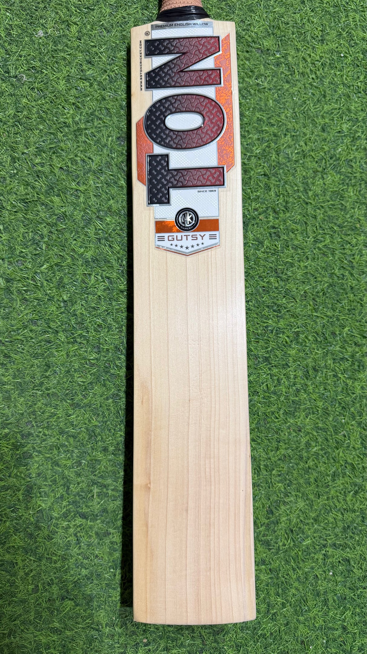 SS TON Gusty English willow Cricket Bat - 1155g / 8 Grains