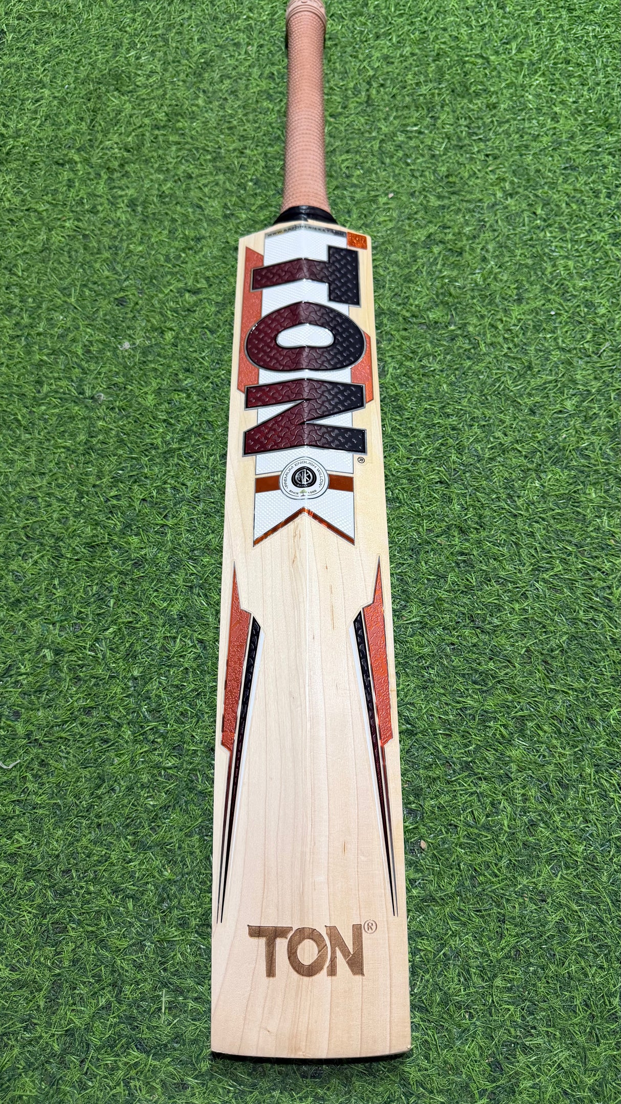 SS TON Gusty English willow Cricket Bat - 1155g / 8 Grains