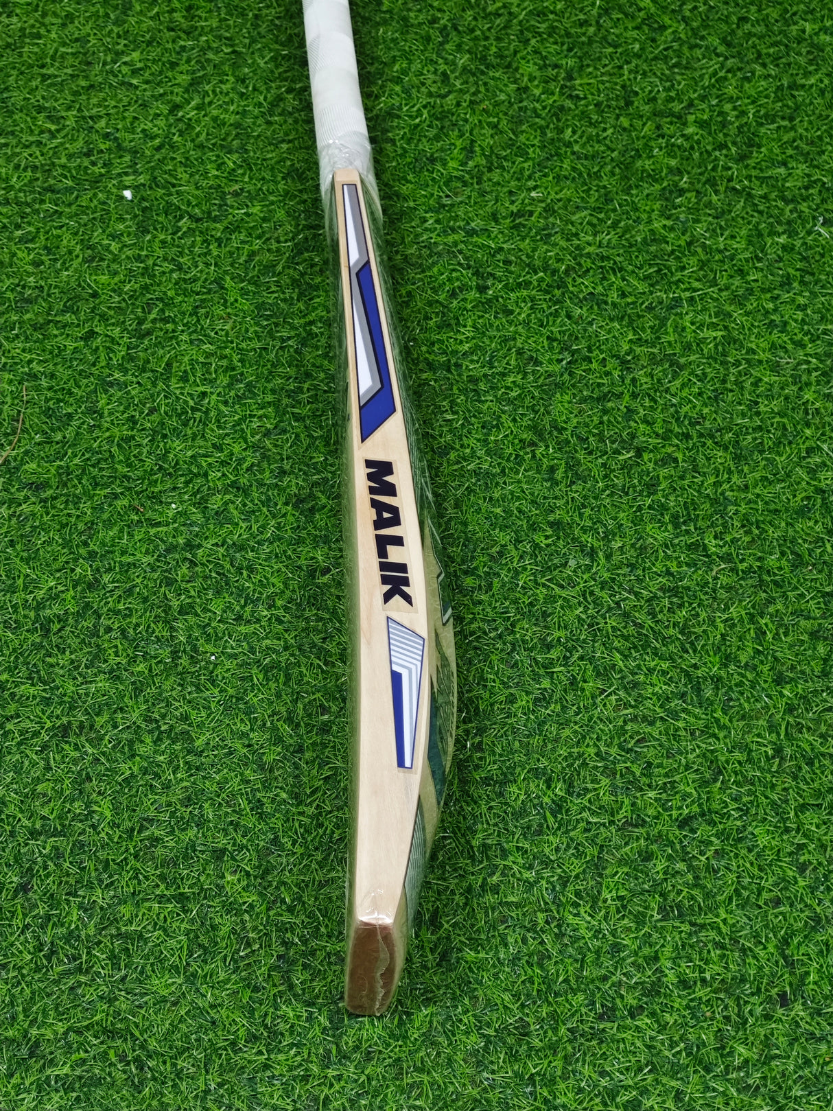 MB MALIK SUPREME PRO ENGLISH WILLOW CRICKET BAT-1283g-8 GRAINS