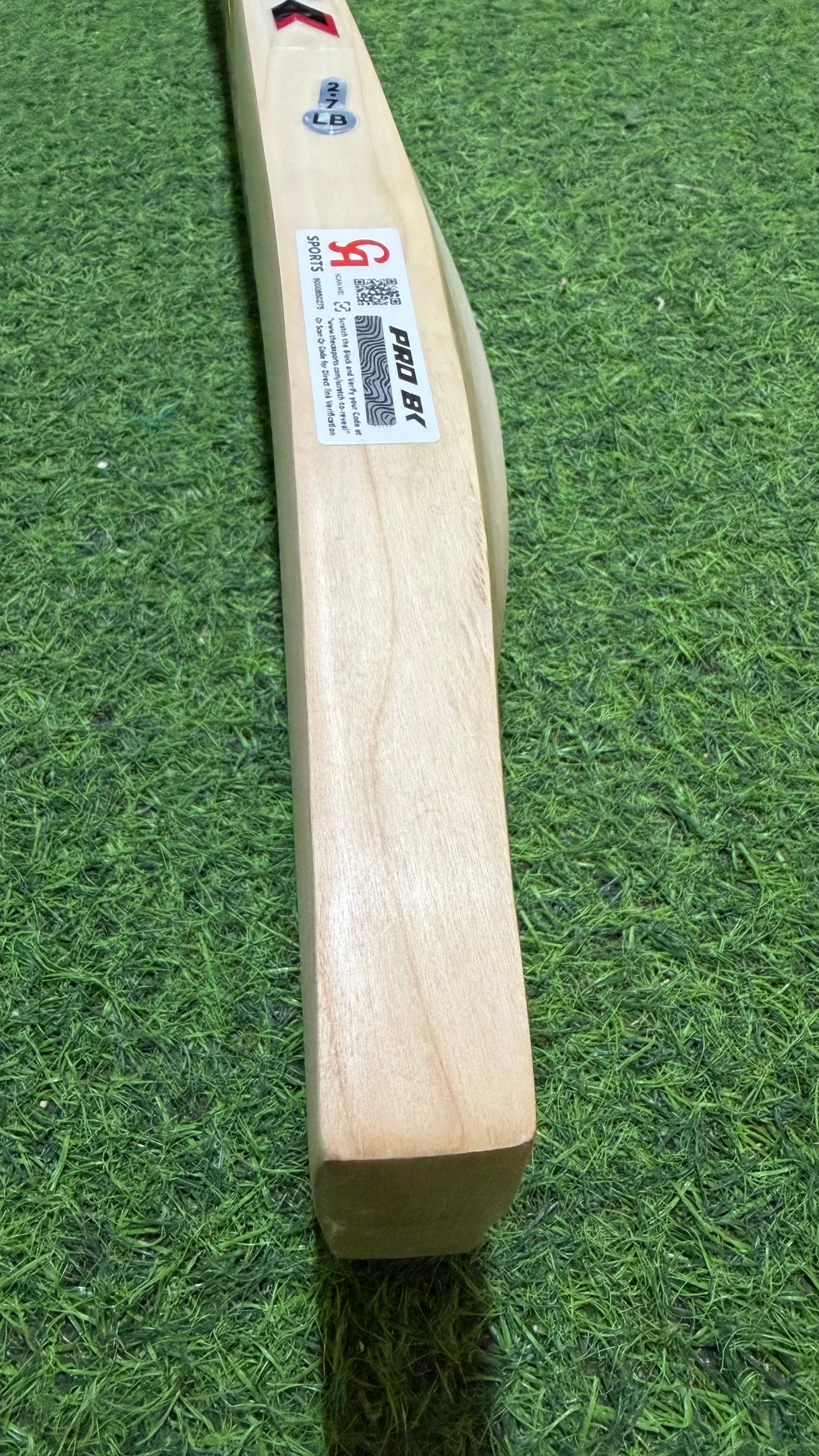 CA Pro 8k English Willow Cricket Bat | 11 grains / 1180g - 2.7 lb