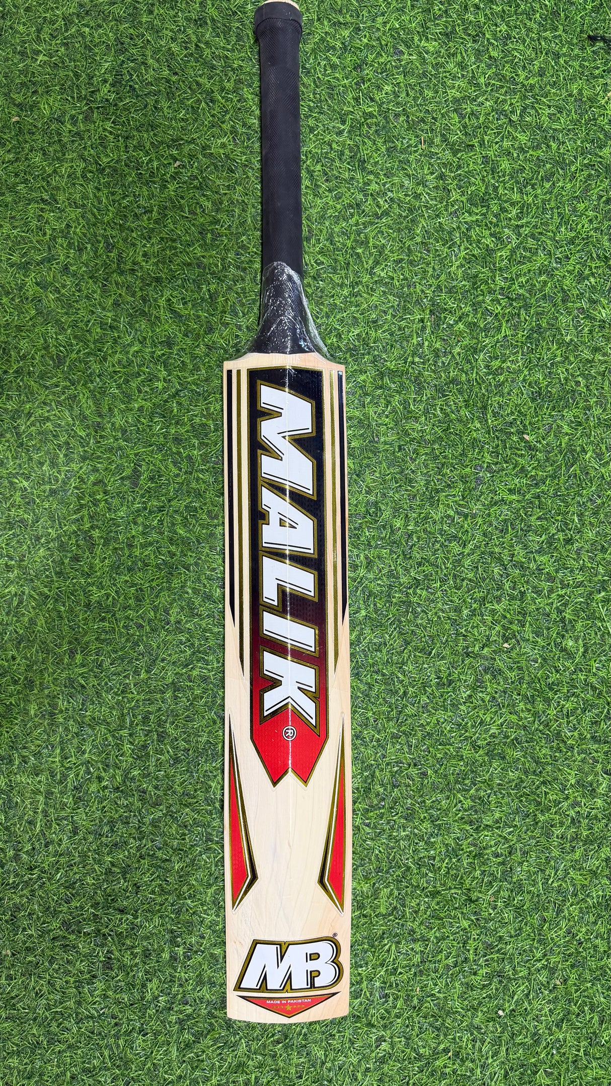 MB MALIK H PRO EDITION ENGLISH WILLOW CRICKET BAT-11 GRAINS-1295g