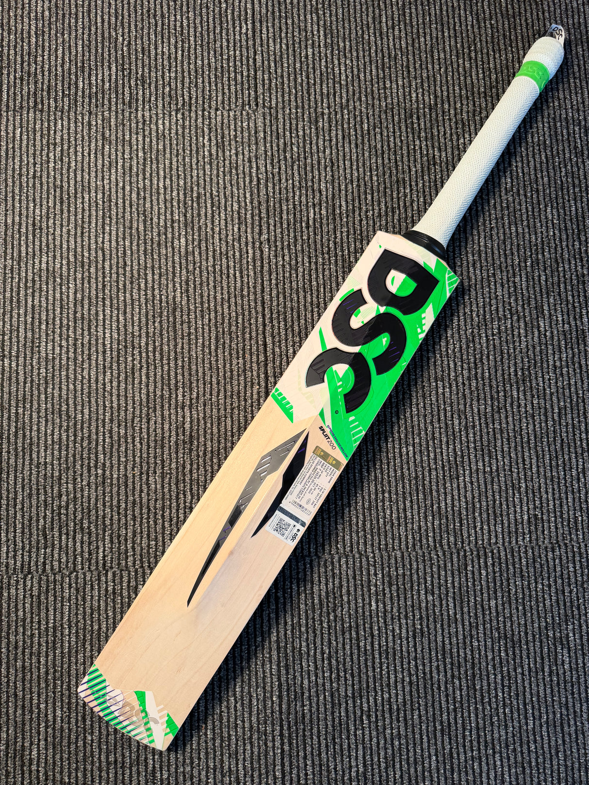 DSC SPLIIT 200 Supreme English willow Cricket Bat - 1165G 6 Grains