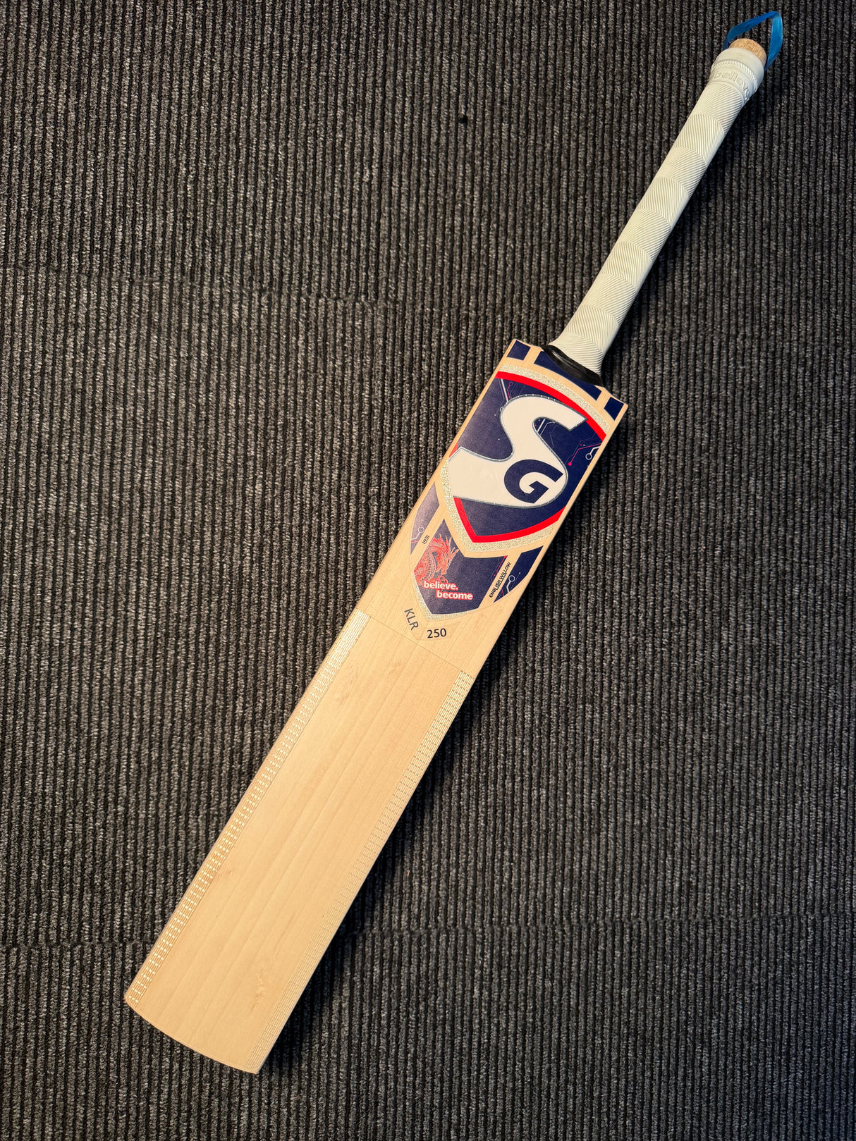 SG KLR 250 English willow Cricket Bat - 8 Grains  1190g