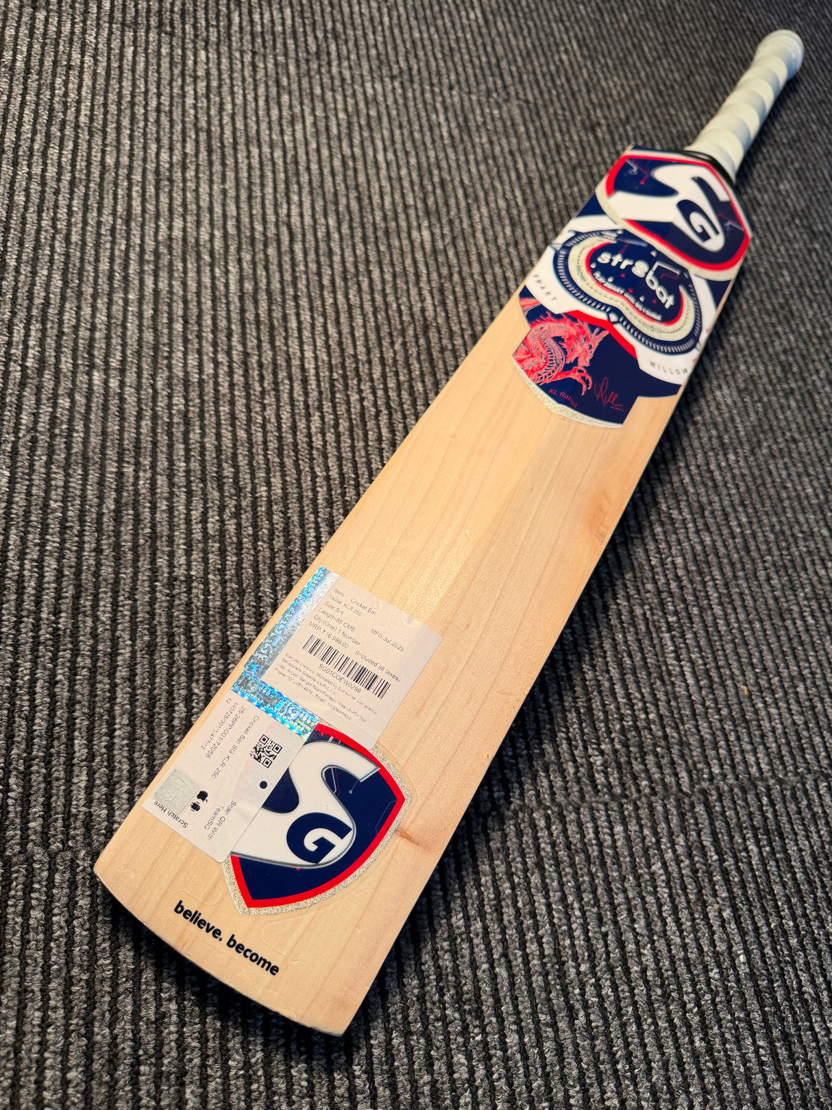 SG KLR 250 English willow Cricket Bat - 8 Grains  1190g