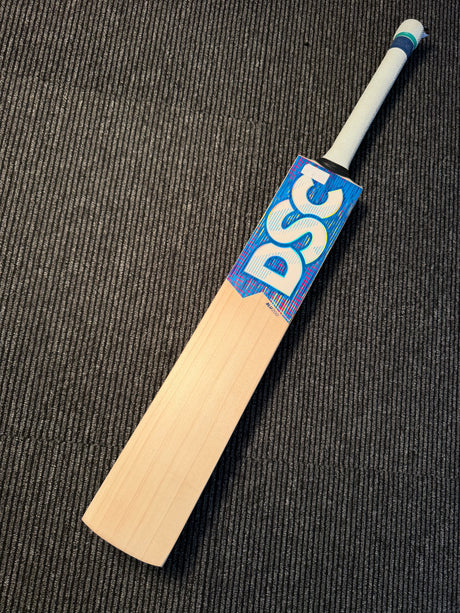 DSC BLU 200 Supreme English willow Cricket Bat  6 Grains 1160g