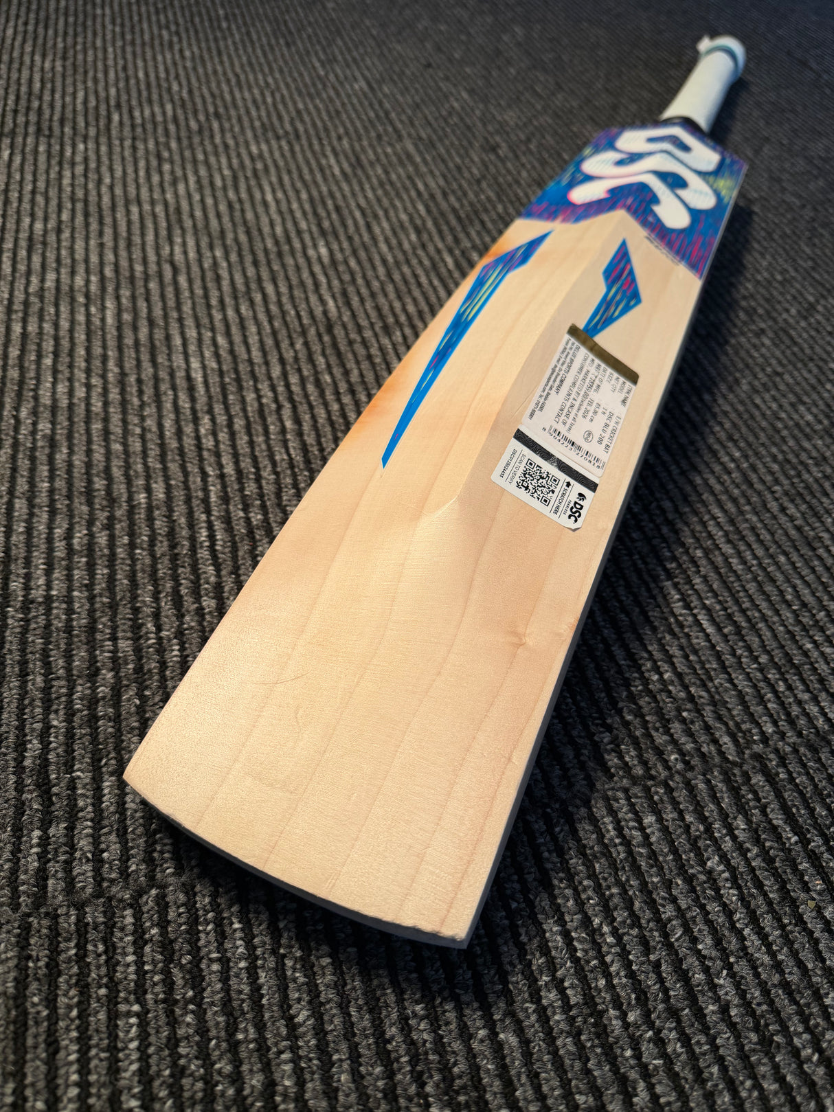 DSC BLU 200 Supreme English willow Cricket Bat  6 Grains 1160g