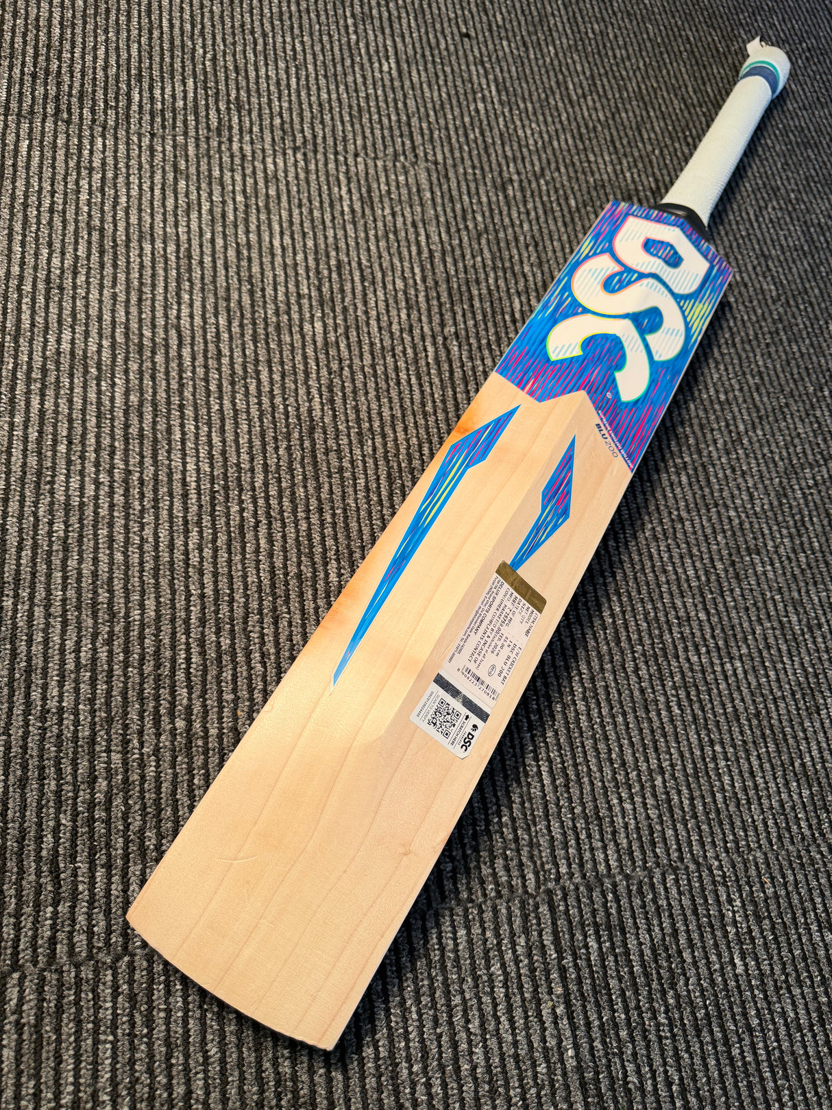 DSC BLU 200 Supreme English willow Cricket Bat  6 Grains 1160g