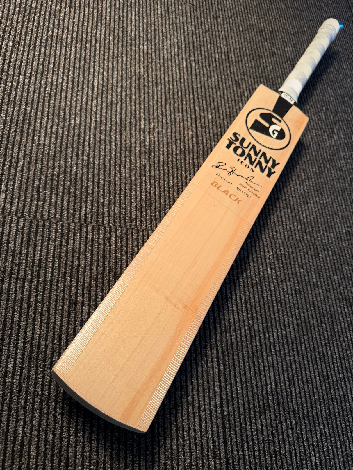 SG SUNNY TONNY Icon Black English willow Cricket Bat -1167g- 8 Grains