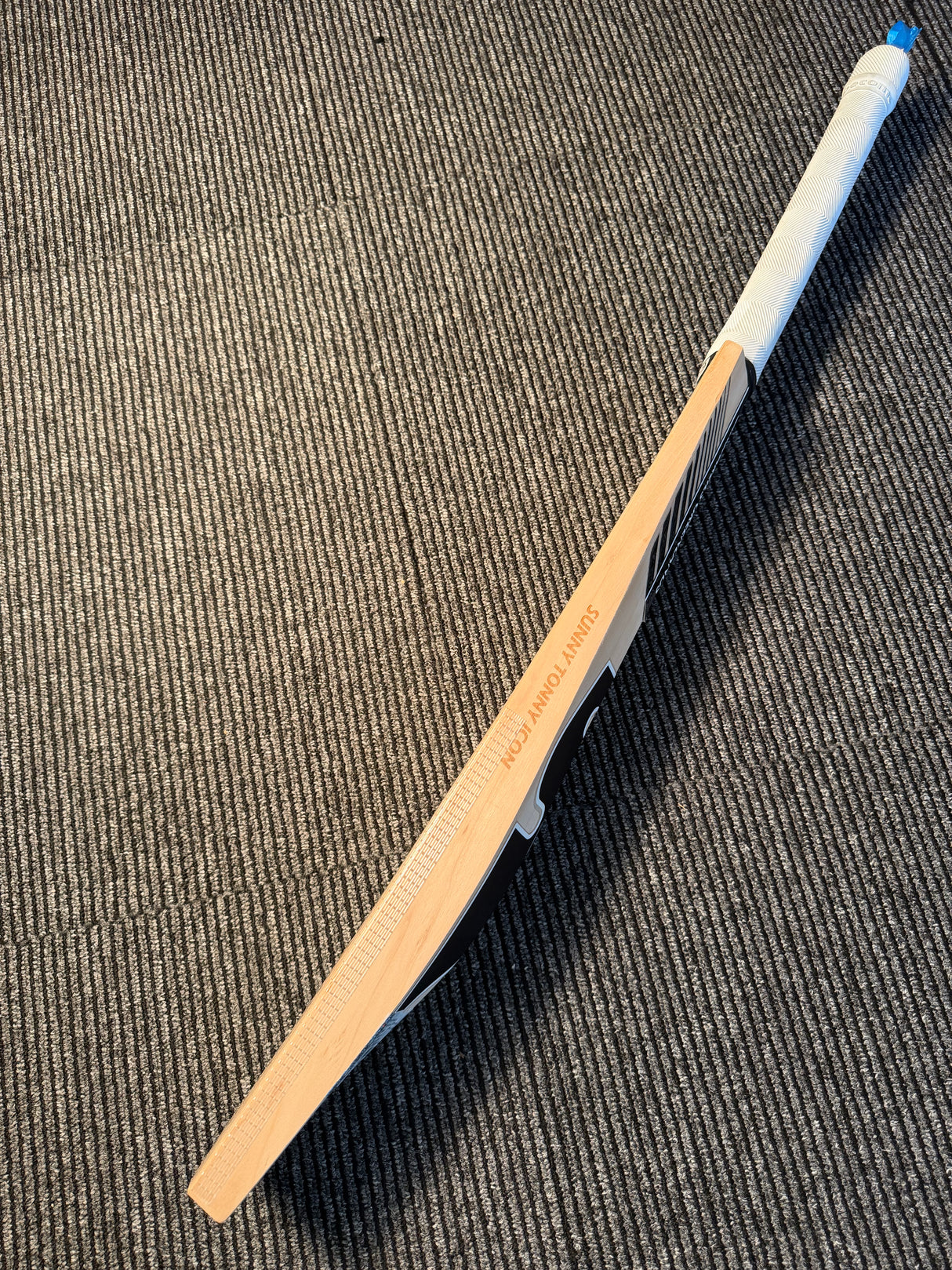 SG SUNNY TONNY Icon Black English willow Cricket Bat -1167g- 8 Grains