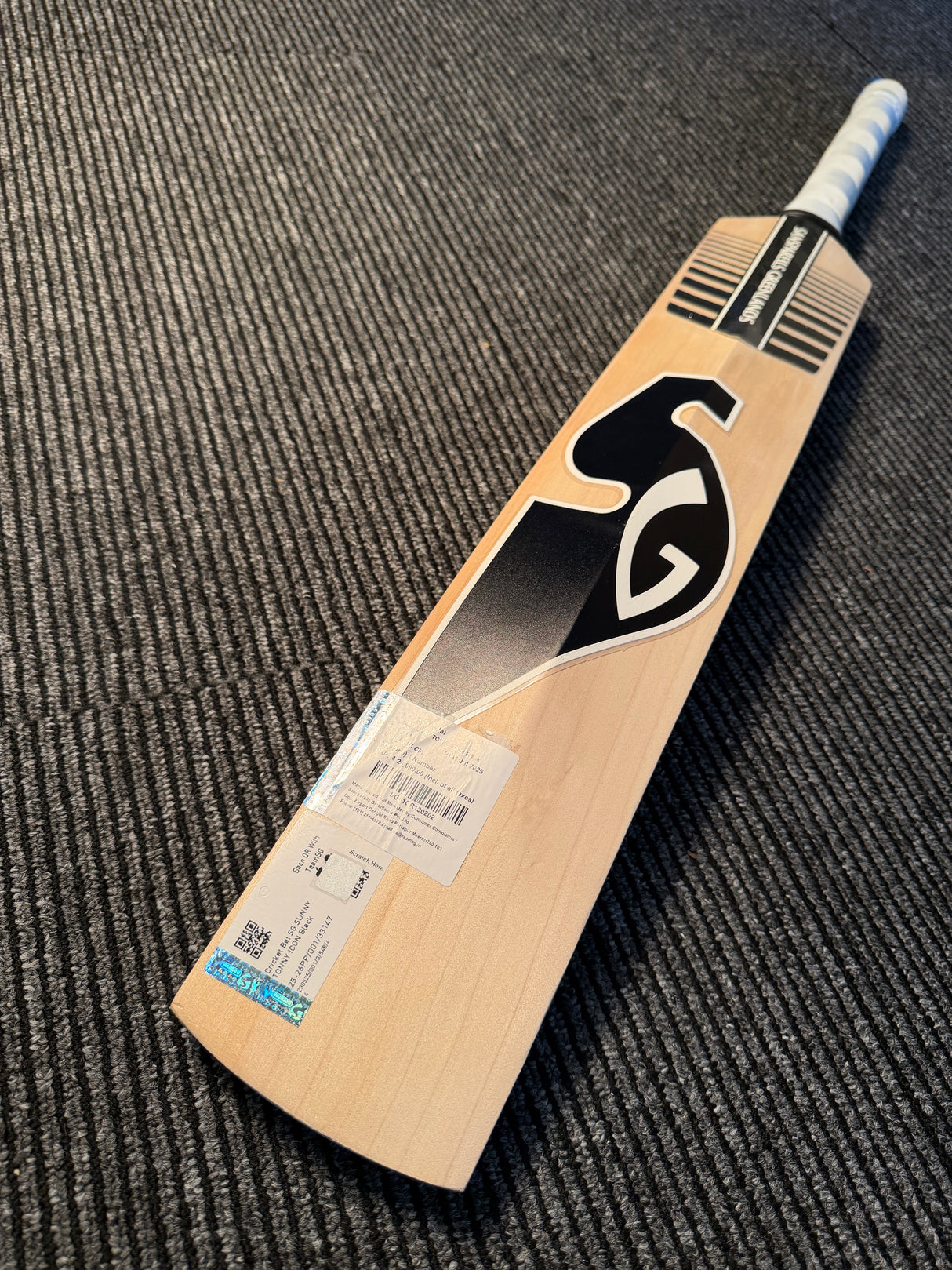 SG SUNNY TONNY Icon Black English willow Cricket Bat -1167g- 8 Grains