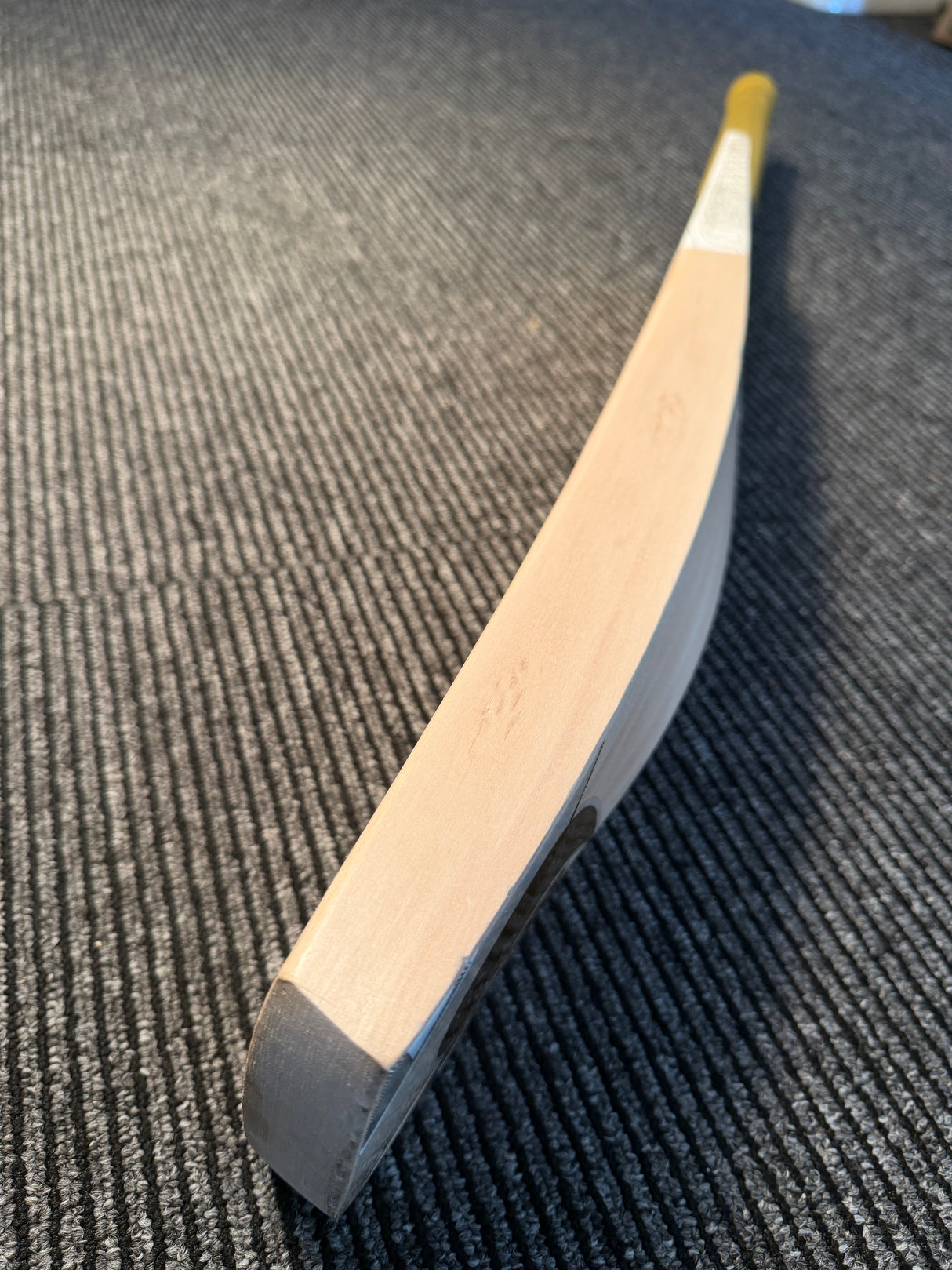 DSC Eureka Glint English willow Cricket Bat - 8 Grains - 1225g