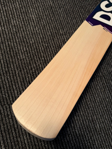 DSC RS 060 Grade 1 English willow Cricket Bat - 9 Grains - 1195g