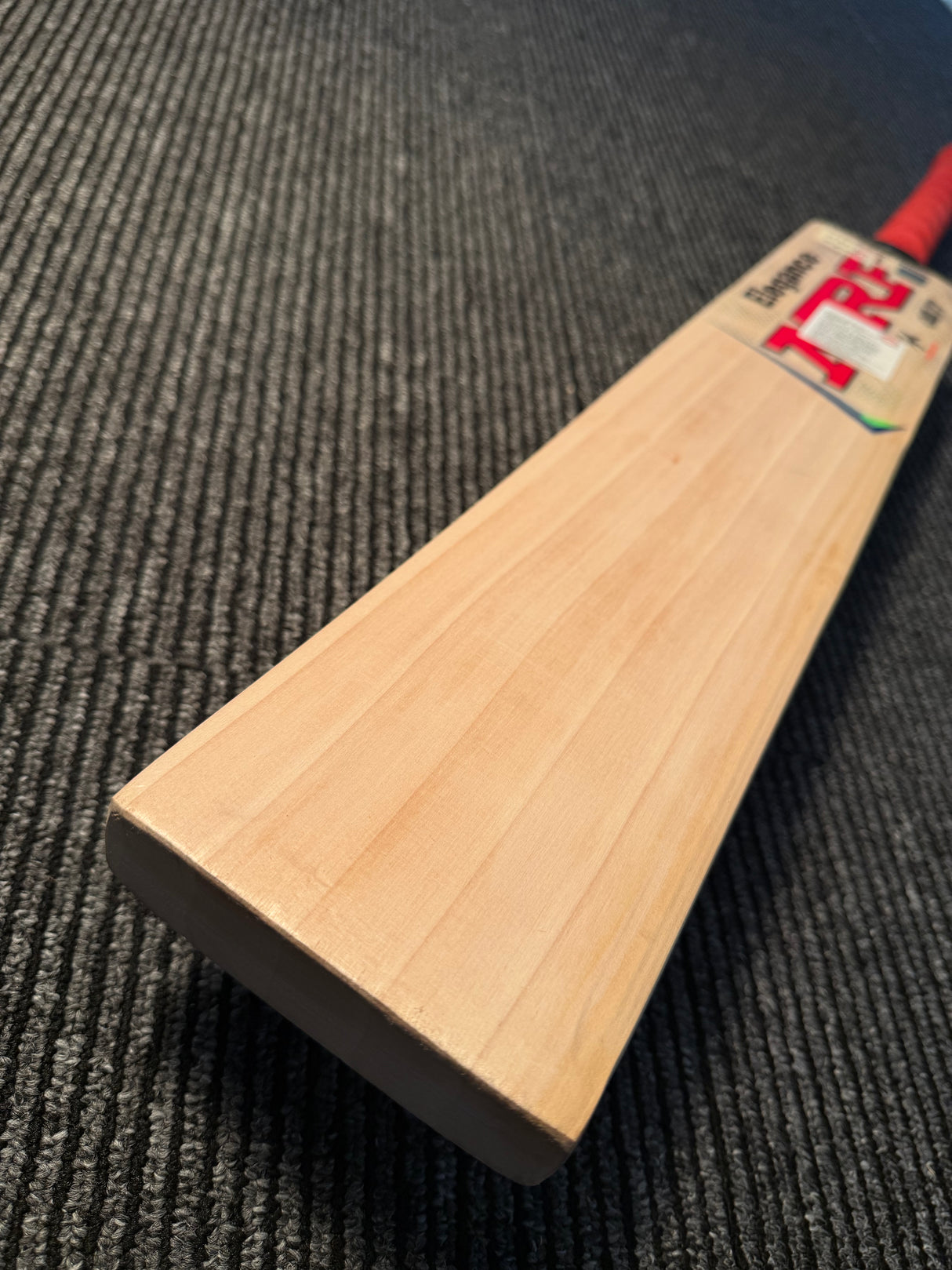 MRF Elegance Gill 77 Edition English Willow Cricket Bat -6 Grains / 1175g-2.7 lb