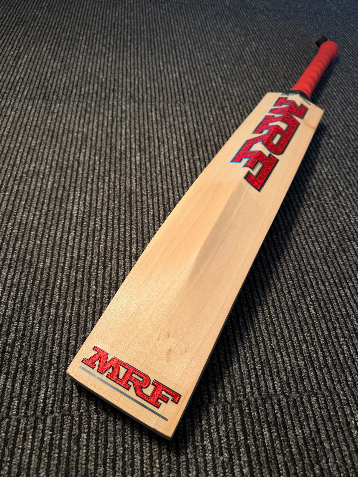 MRF Virat Kohli Genius Run Machine Grade 1 English Willow Cricket Bat -7 Grains 1153g