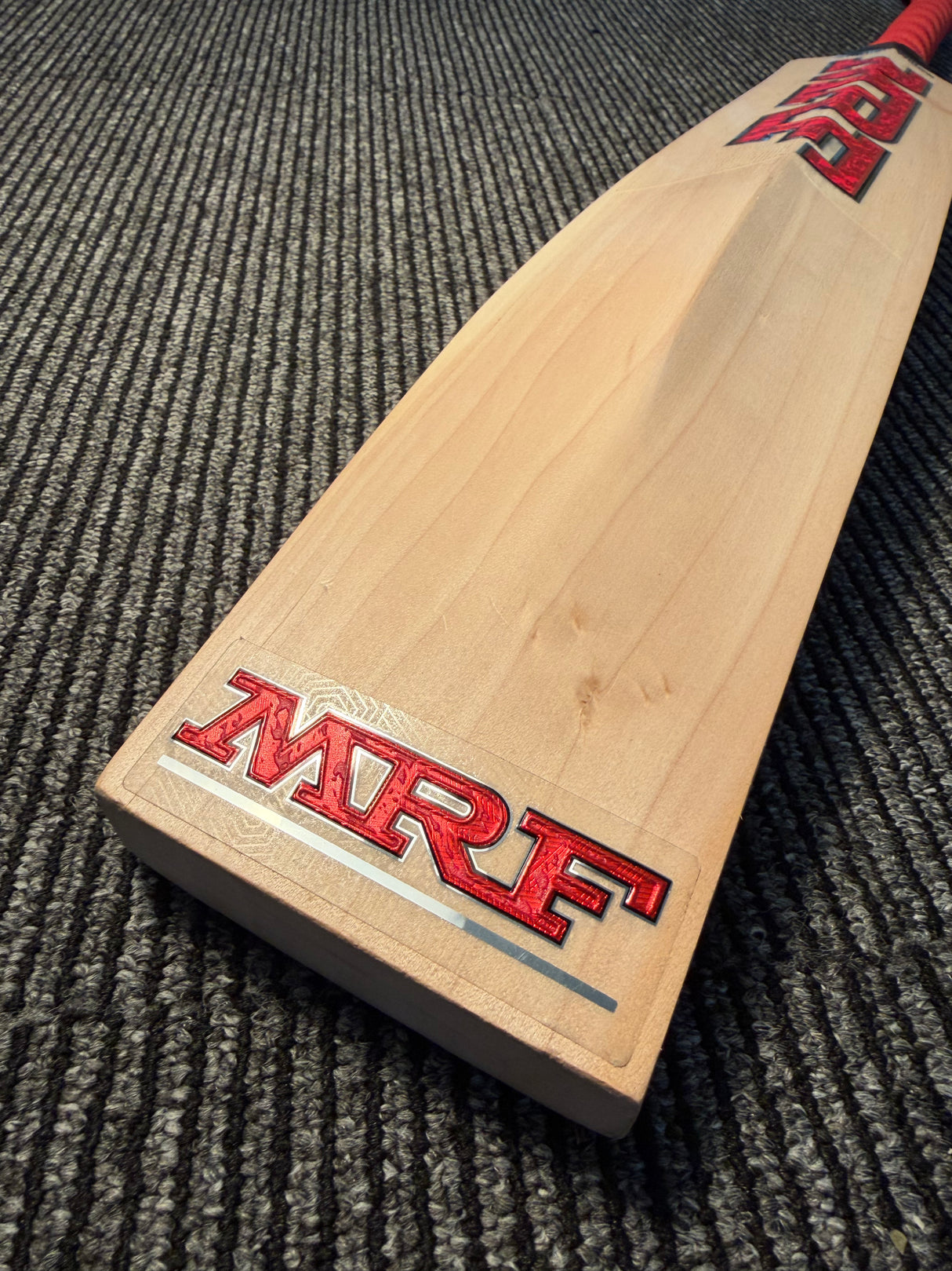 MRF Virat Kohli Genius Run Machine Grade 1 English Willow Cricket Bat -7 Grains 1153g