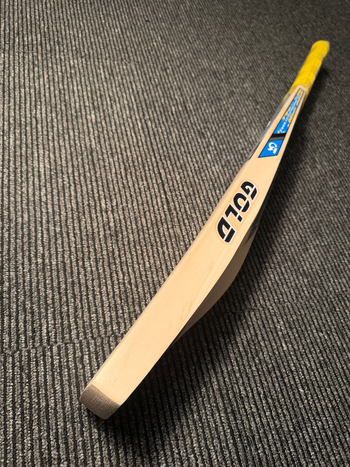 CA GOLD 1000 English Willow Cricket Bat - 4 Grains 1225g