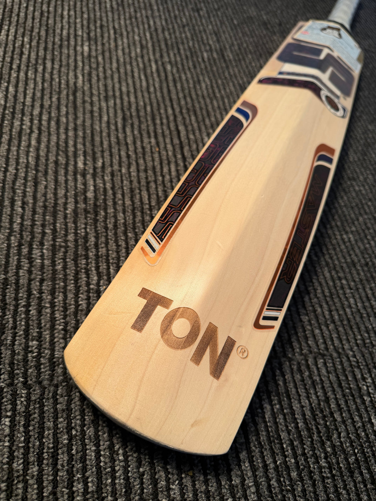 SS Master 5000 English willow Cricket Bat -1210g  6 Grains
