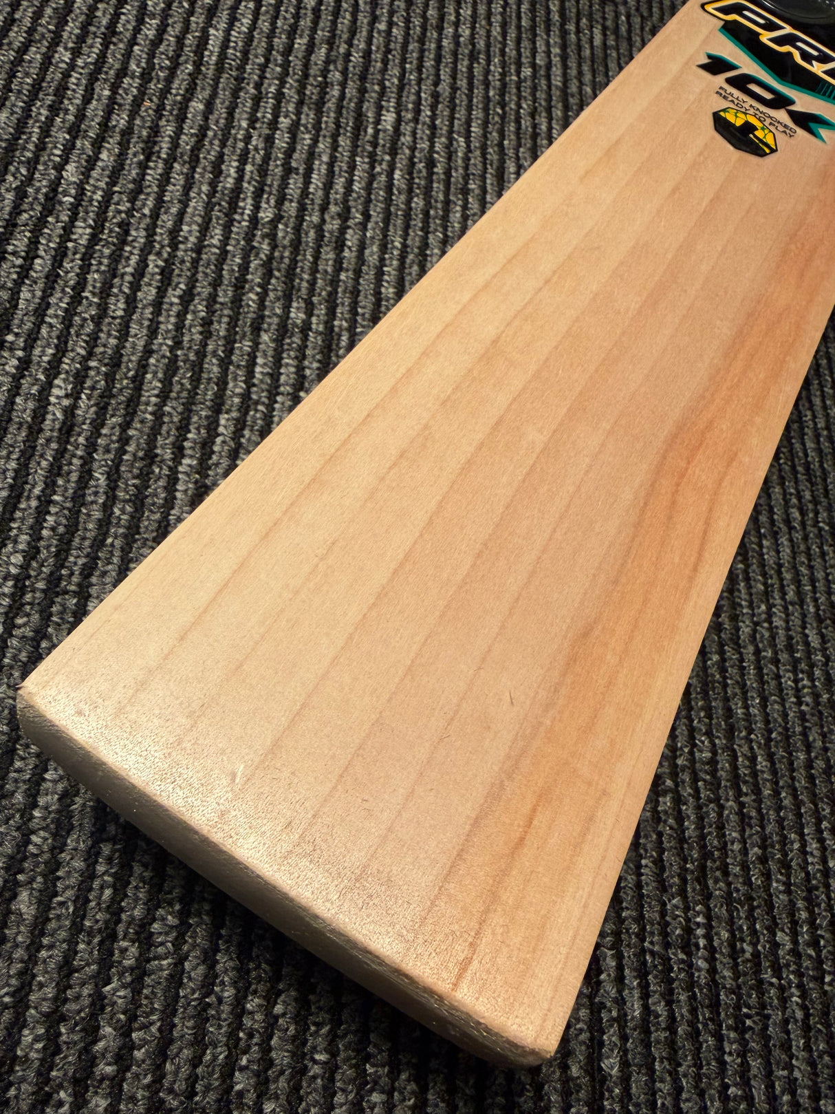 CA Pro 10k English Willow Cricket Bat - 8 Grains-1220g - 2.7 lb