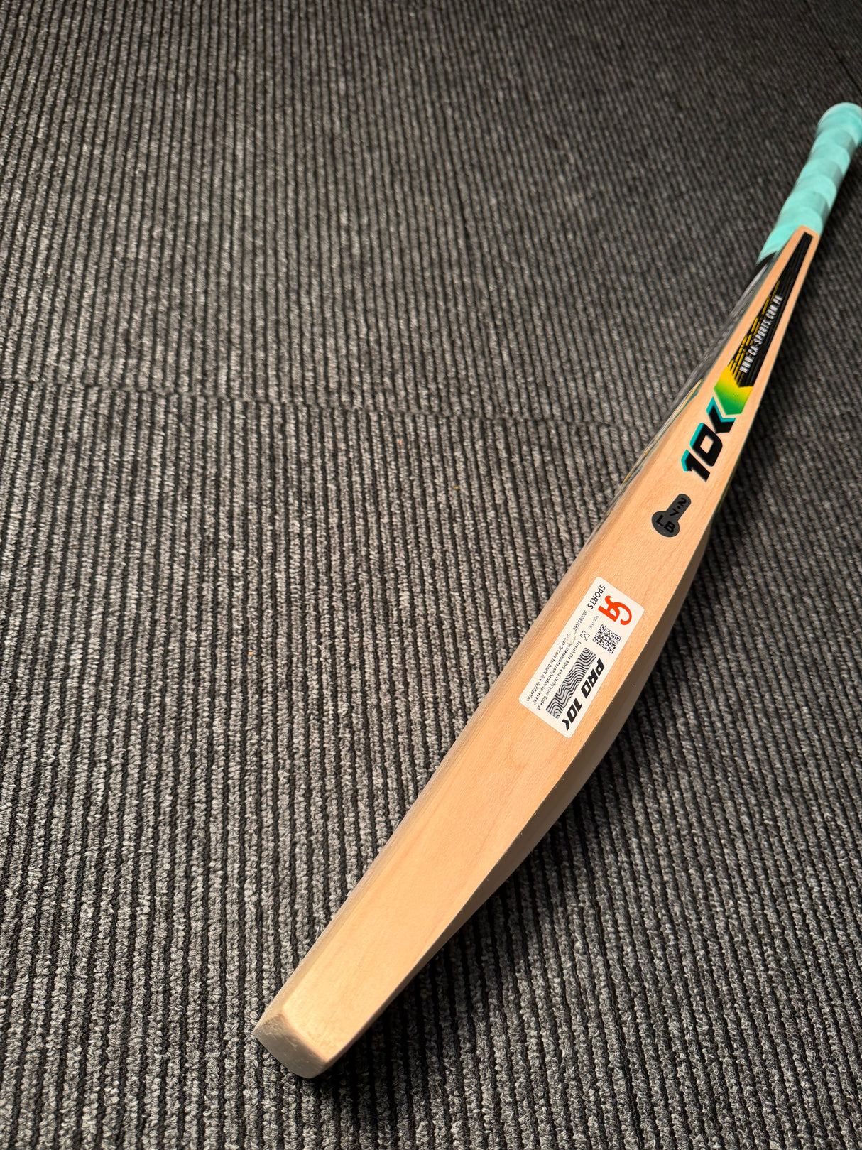 CA Pro 10k English Willow Cricket Bat - 8 Grains-1220g - 2.7 lb