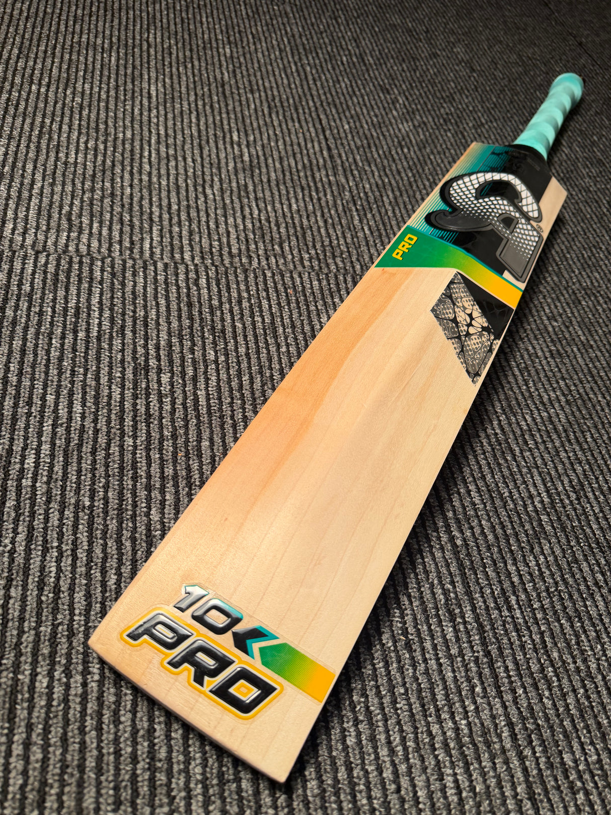 CA Pro 10k English Willow Cricket Bat - 8 Grains-1220g - 2.7 lb