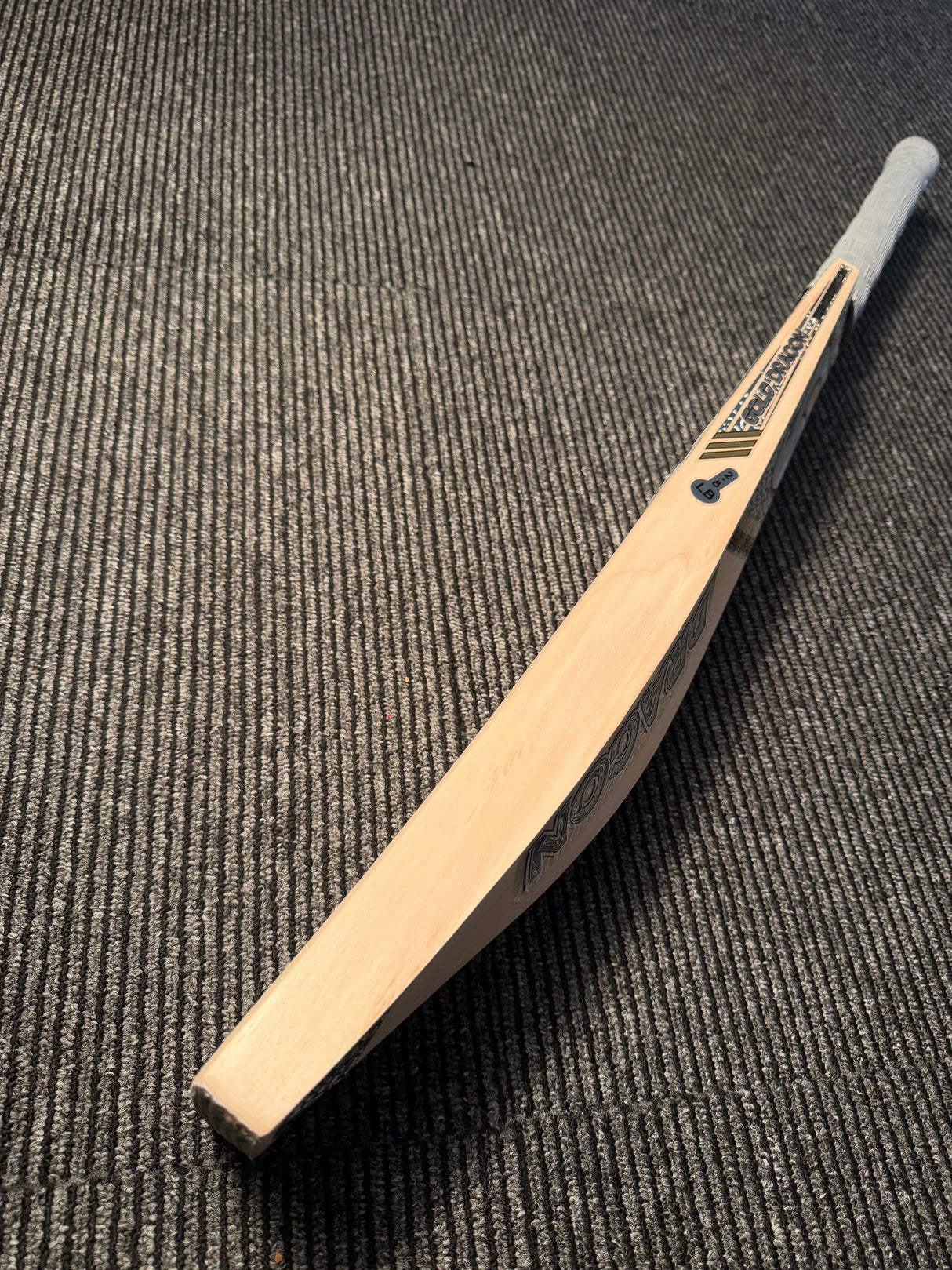 CA GOLD DRAGON English Willow Cricket Bat - 8 Grains-1209g - 2.8 lb