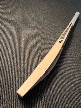 CA GOLD DRAGON English Willow Cricket Bat - 8 Grains-1209g - 2.8 lb