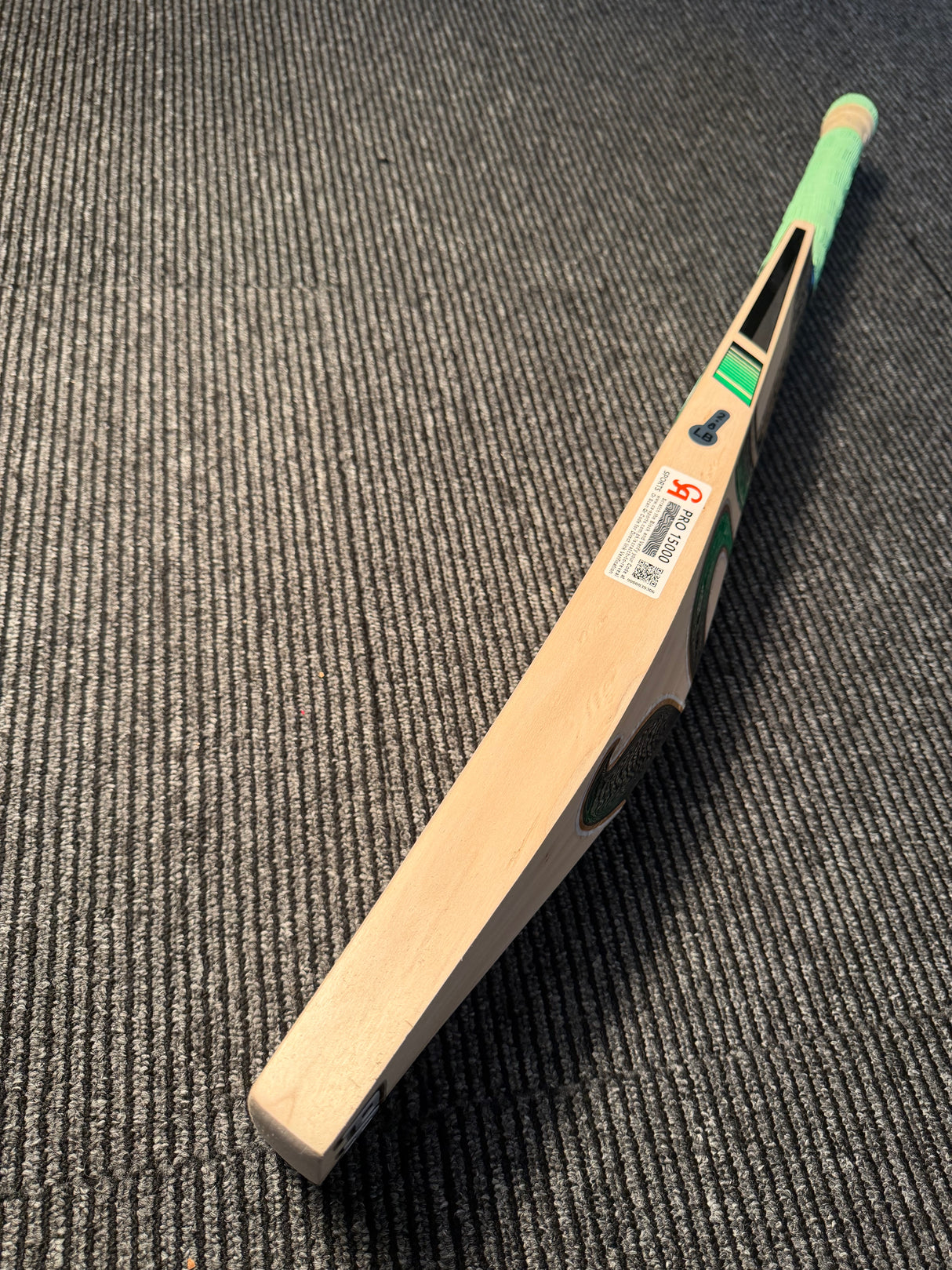 CA PRO 15000 Cricket Bat- Grade 1 English Willow - 8 Grains 2.8 lb