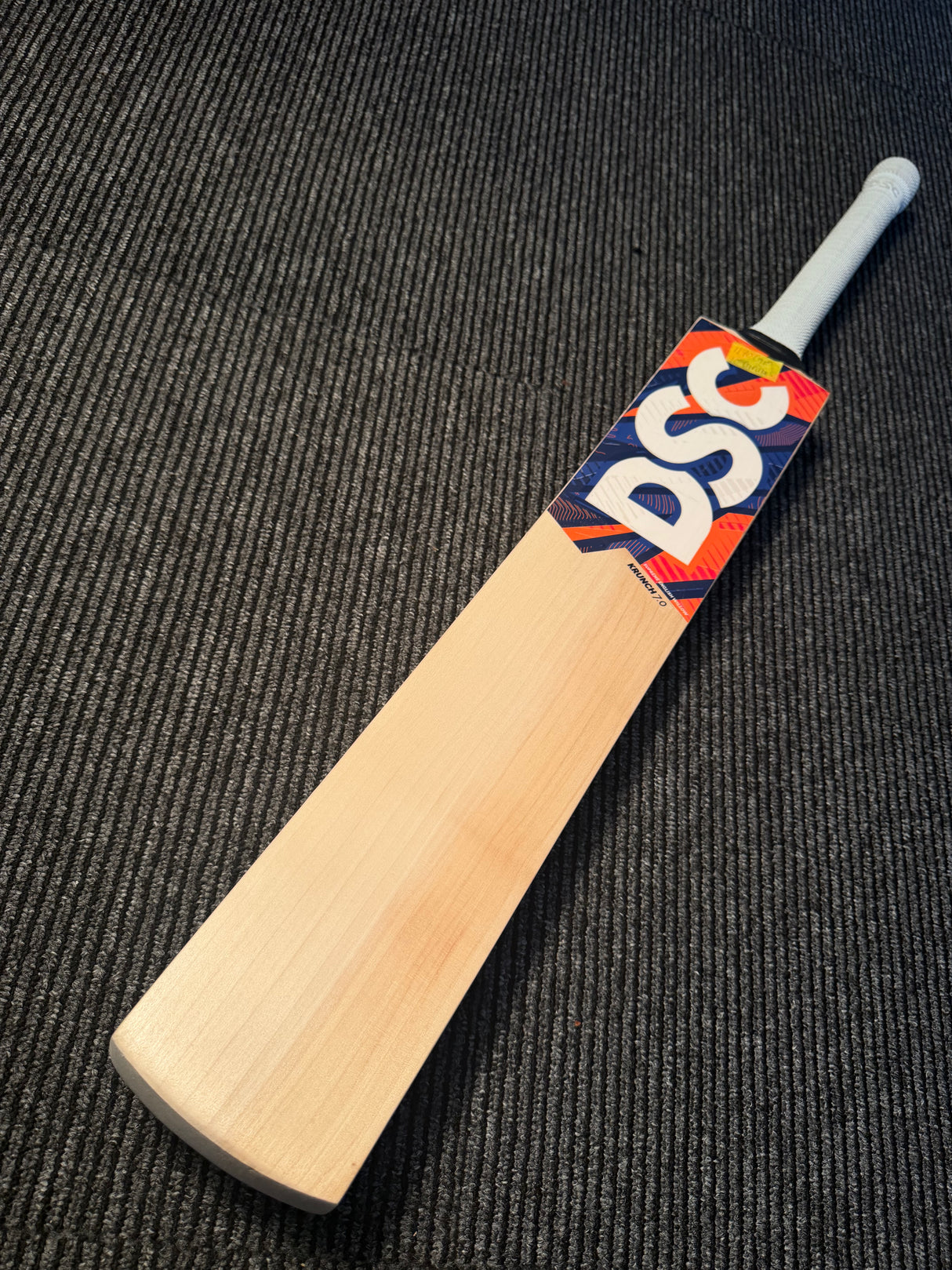 DSC KRUNCH 7.0 Supreme English willow Cricket Bat - 10 Grains - 1170g