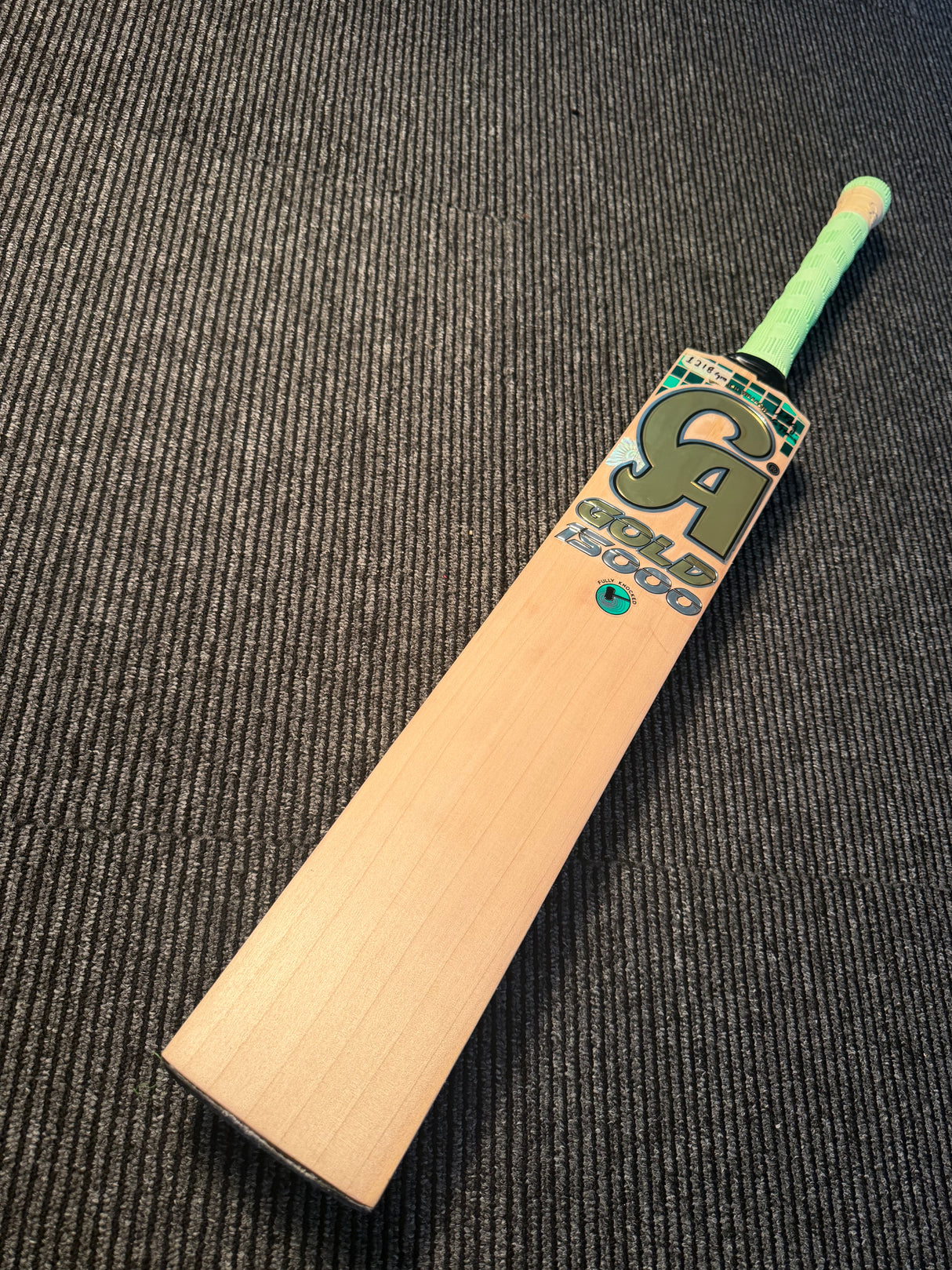 CA Gold 15000 Cricket Bat-Grade 1 English Willow-7 Grains-1215g