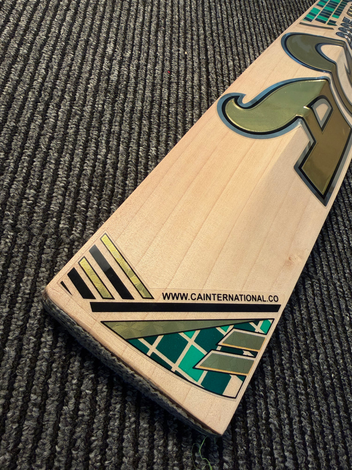 CA Gold 15000 Cricket bat- Grade 1 English Willow-1218g - 6 Grains