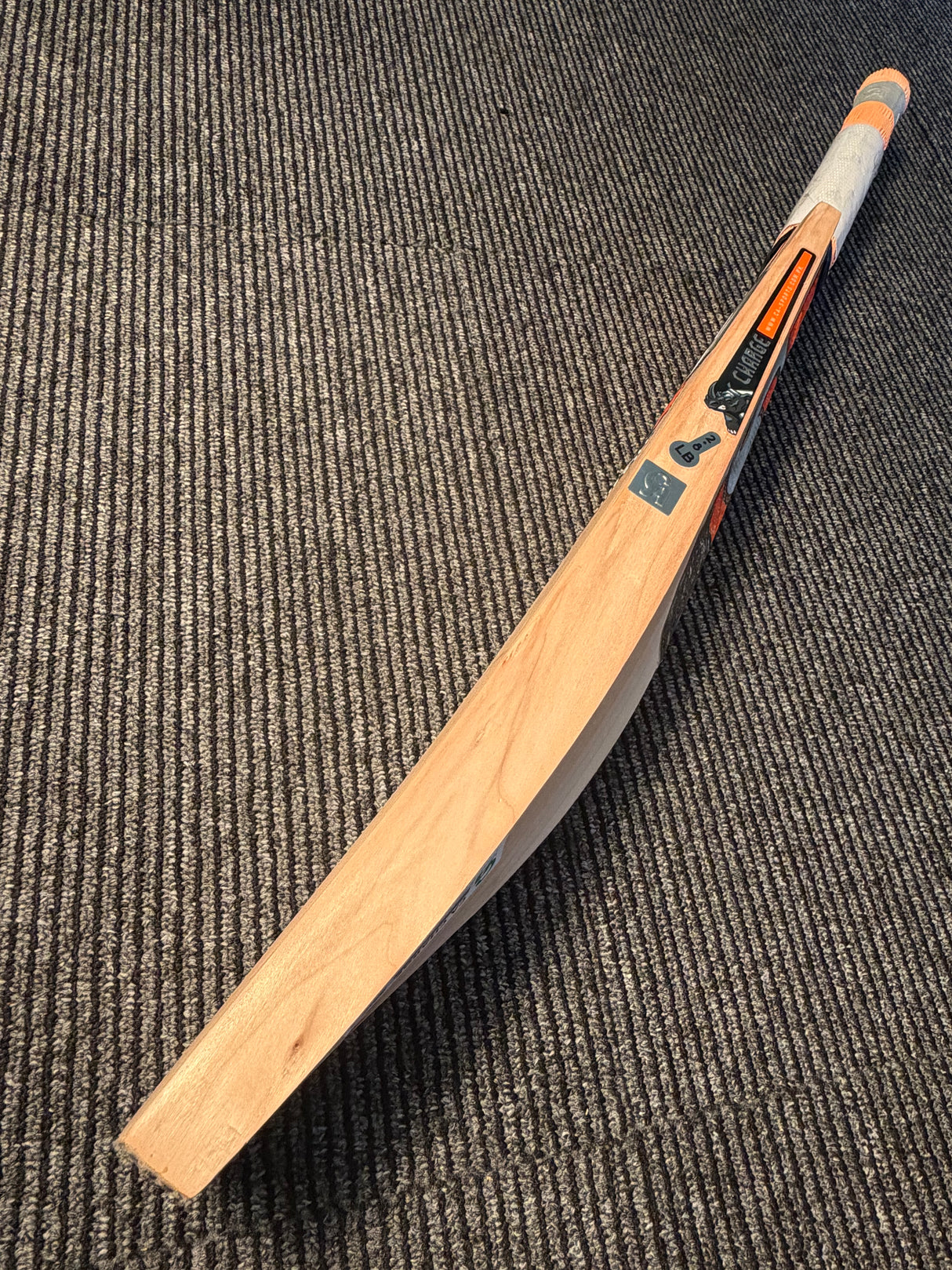 CA CHARGE English Willow Cricket Bat - 10 Grains-1195g - 2.7 lb