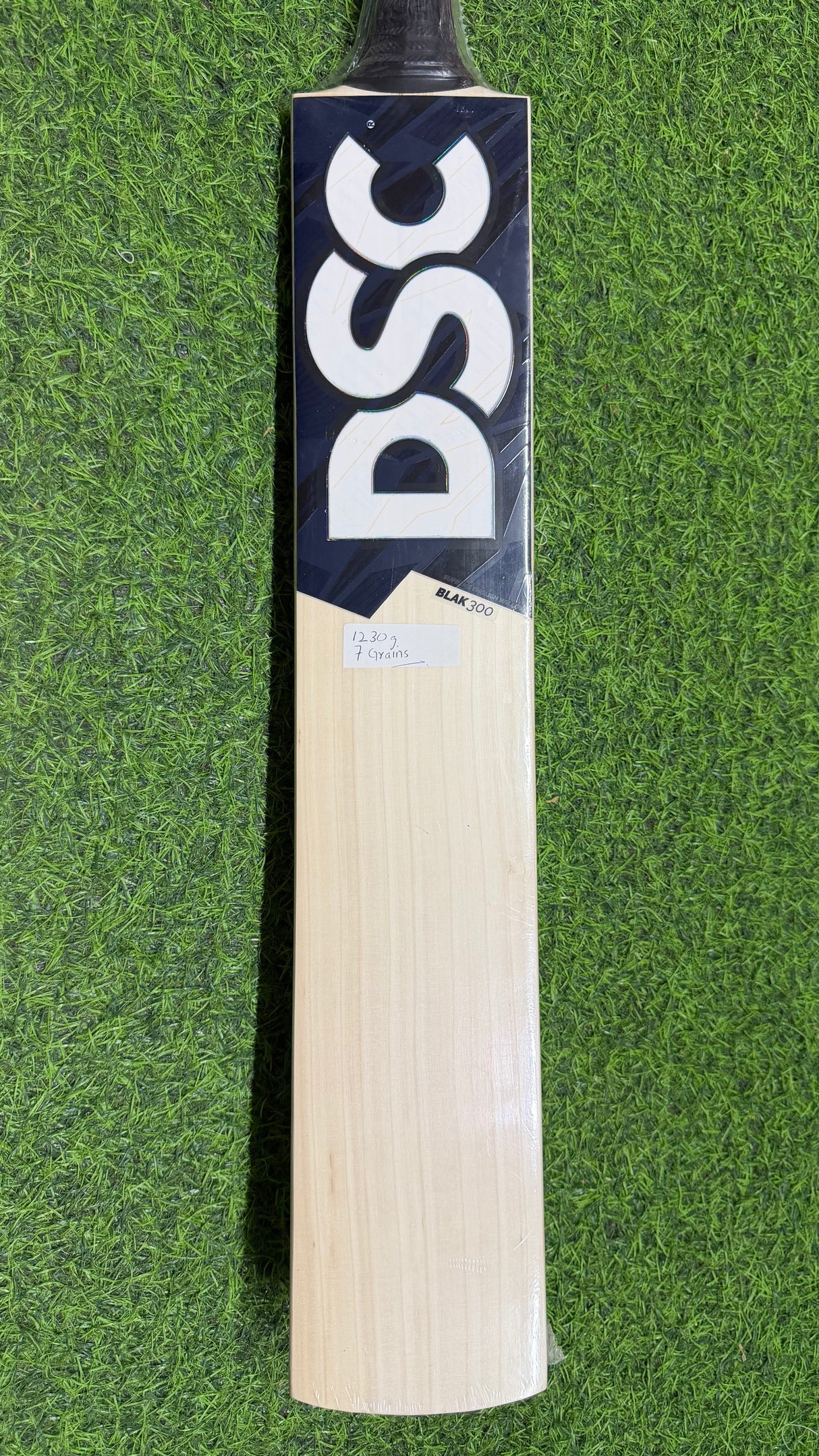DSC Blak 300 -Grade 1 English willow Cricket Bat - 7 Grains - 1230g